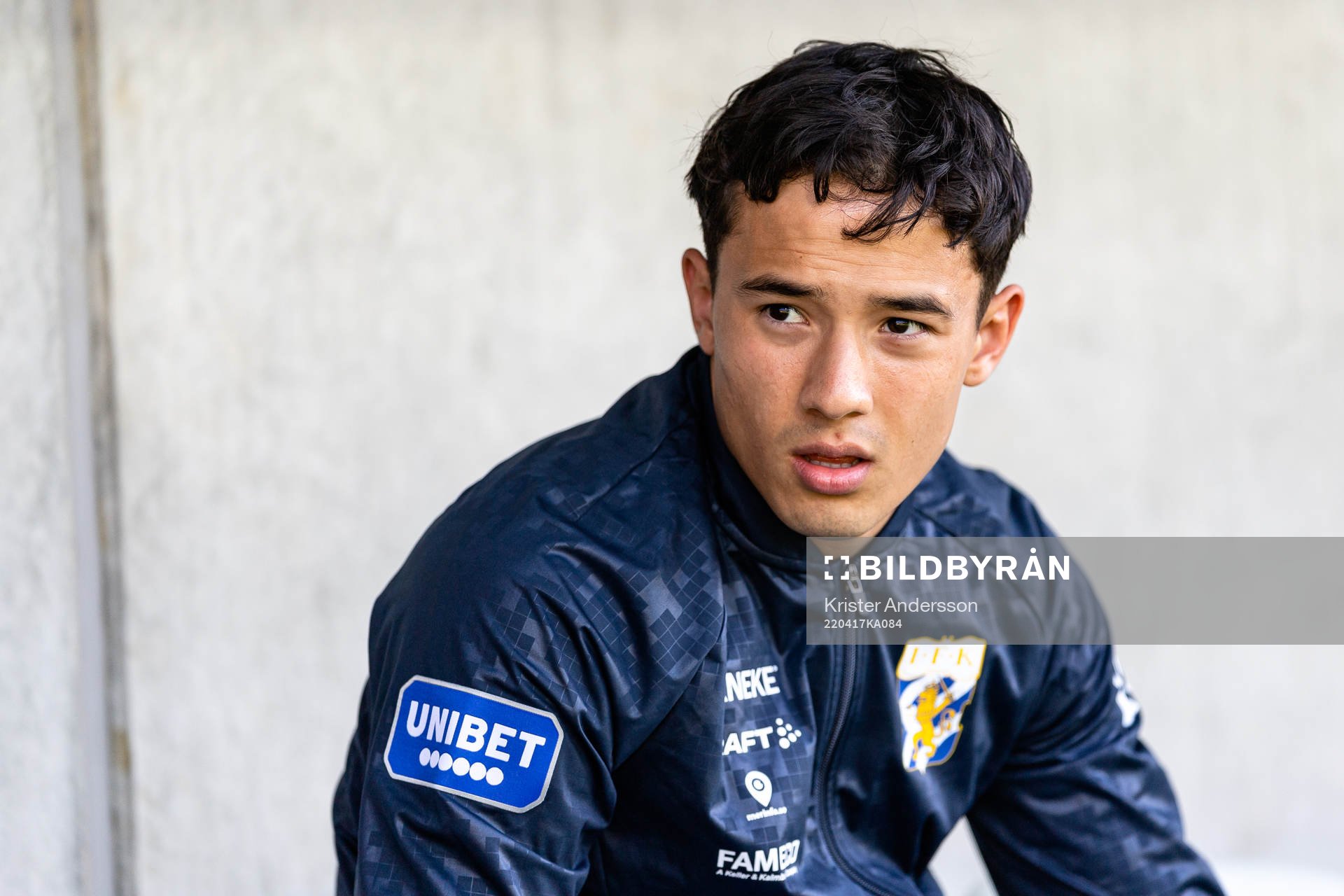 IFK Göteborgs Hussein Carneil på bänken före