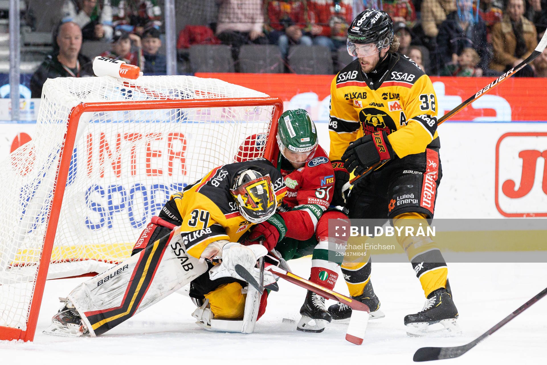 Frölundas Mats Rosseli Olsen oroar framför Luleås
