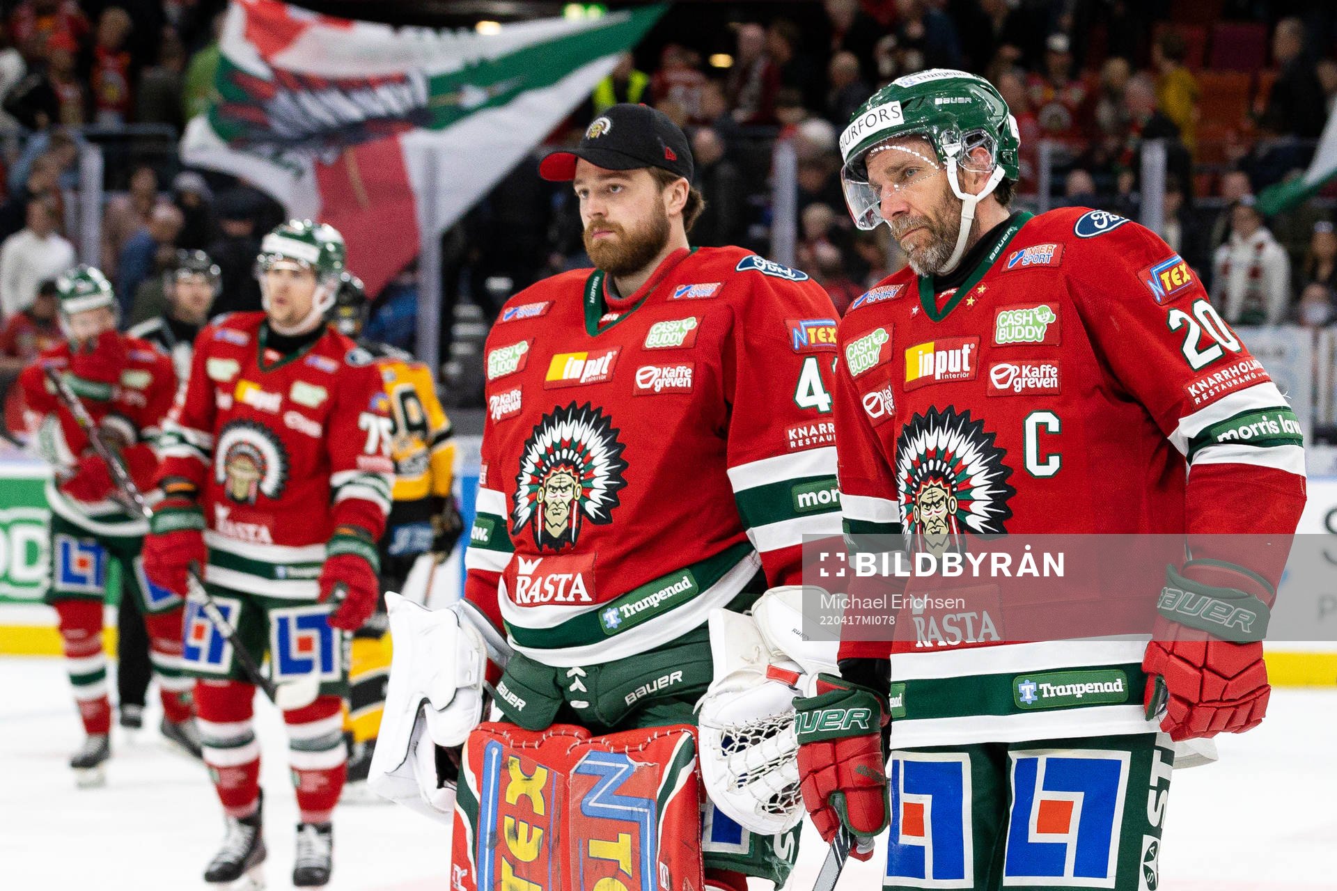 Frölundas målvakt Niklas Rubin och Joel Lundqvist deppar