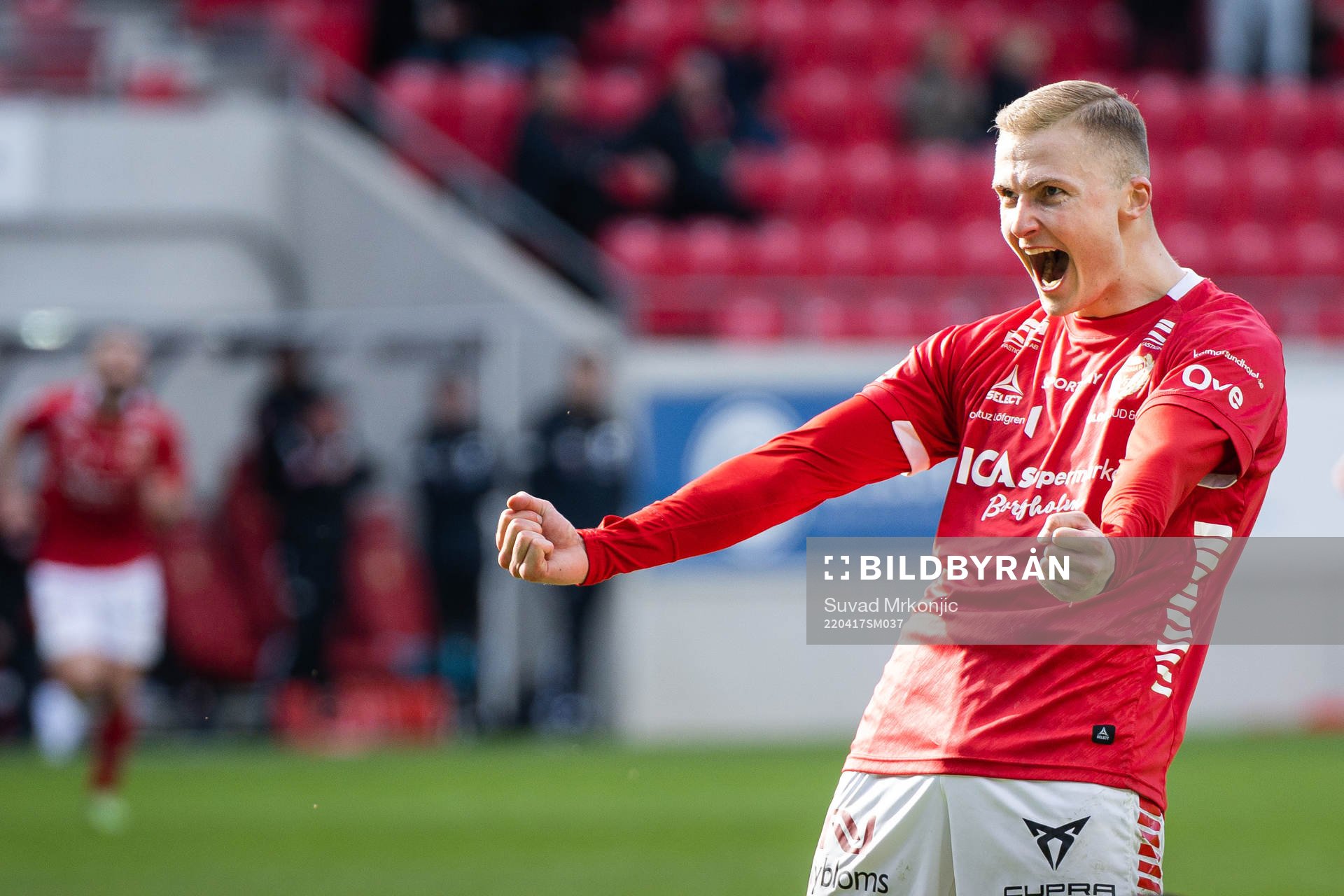 Kalmars Davíd Kristján Ólafsson jublar efter 2-0 under fotbollsmatchen i Allsvenskan mellan Kalmar och Degerfors den 17 april 2022 i Kalmar.
