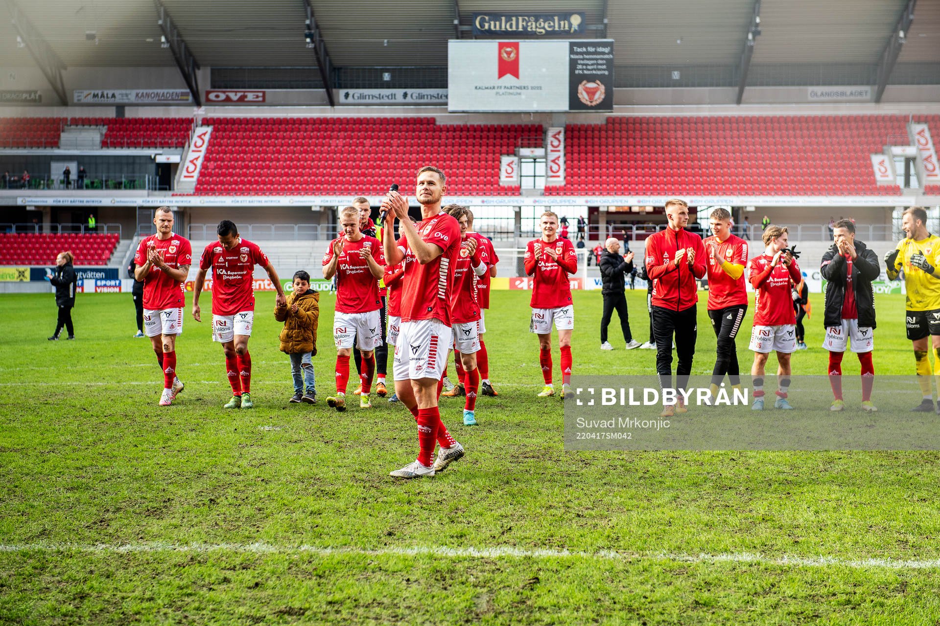 Kalmars spelare jublar efter fotbollsmatchen i Allsvenskan mellan Kalmar och Degerfors den 17 april 2022 i Kalmar. 