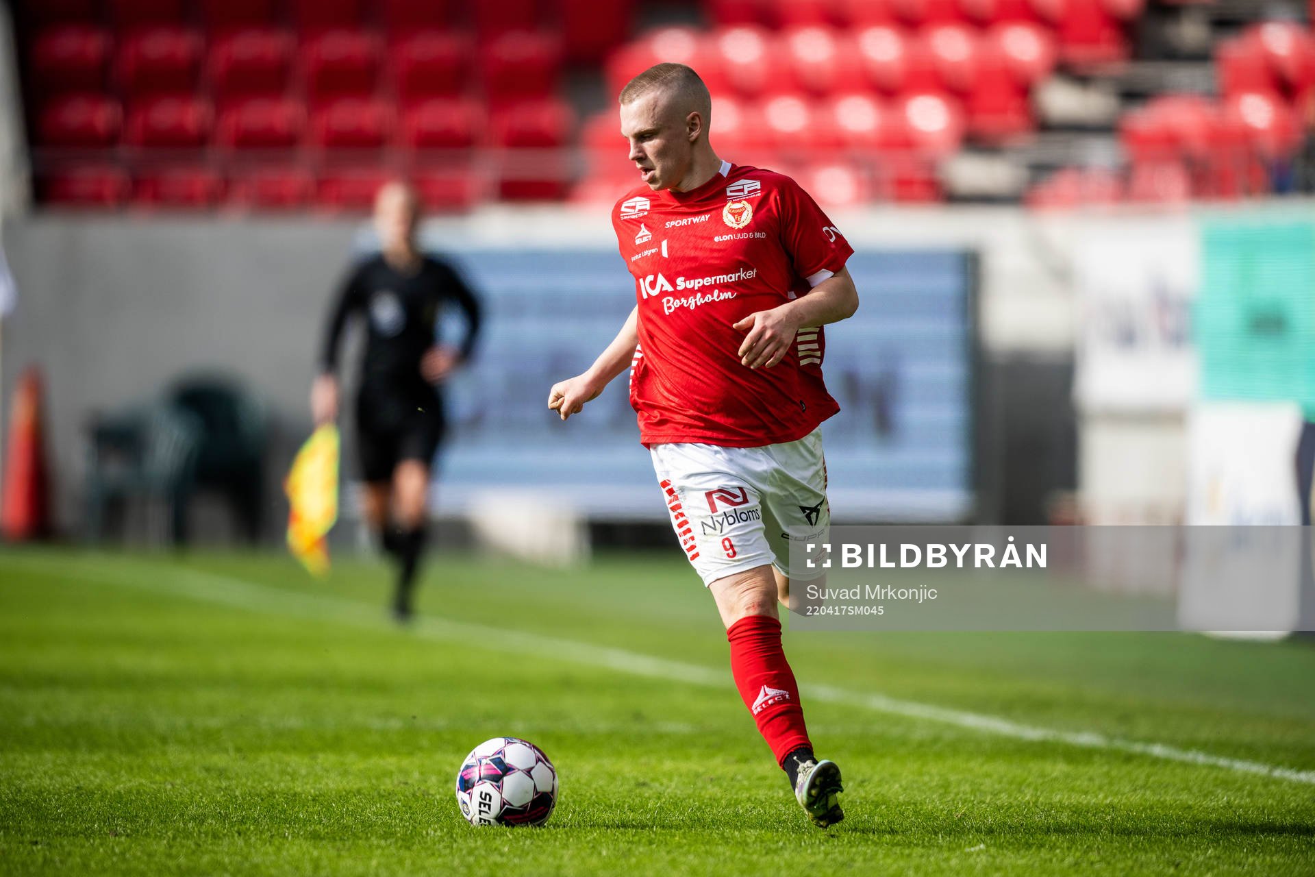 Kalmars Isak Jansson under fotbollsmatchen i Allsvenskan mellan Kalmar och Degerfors den 17 april 2022 i Kalmar. 