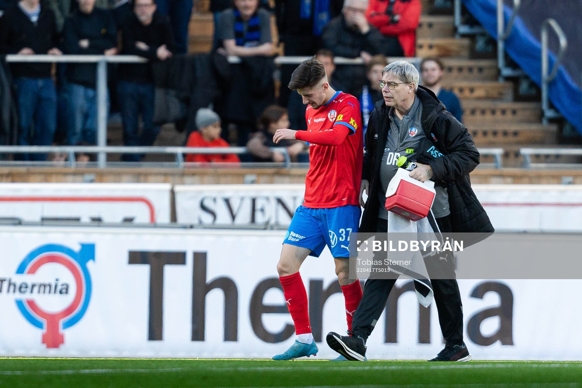 Helsingborgs Armin Gigovic lämnar planen