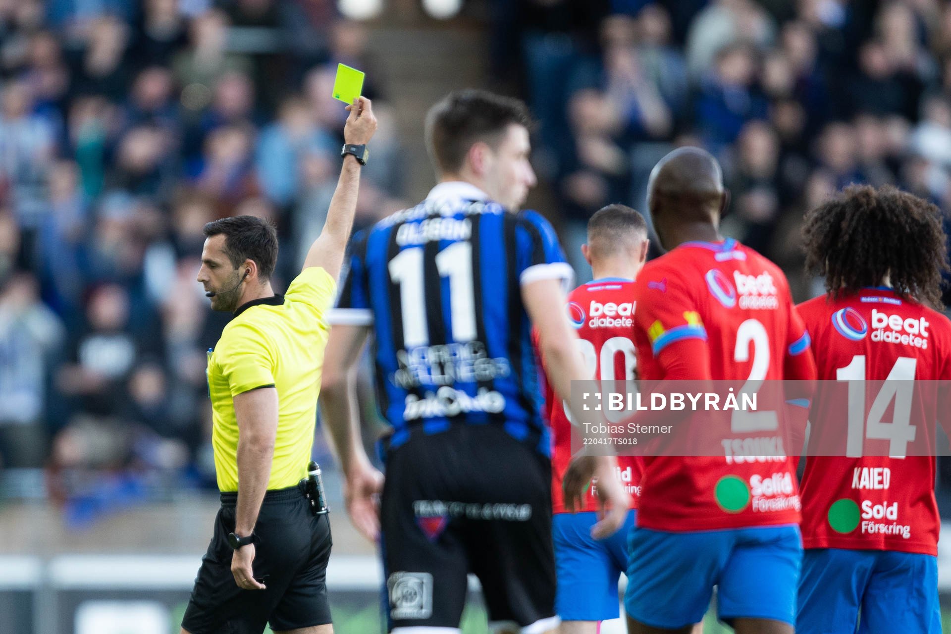 Domare Granit Maqedonci delar ut gult kort till