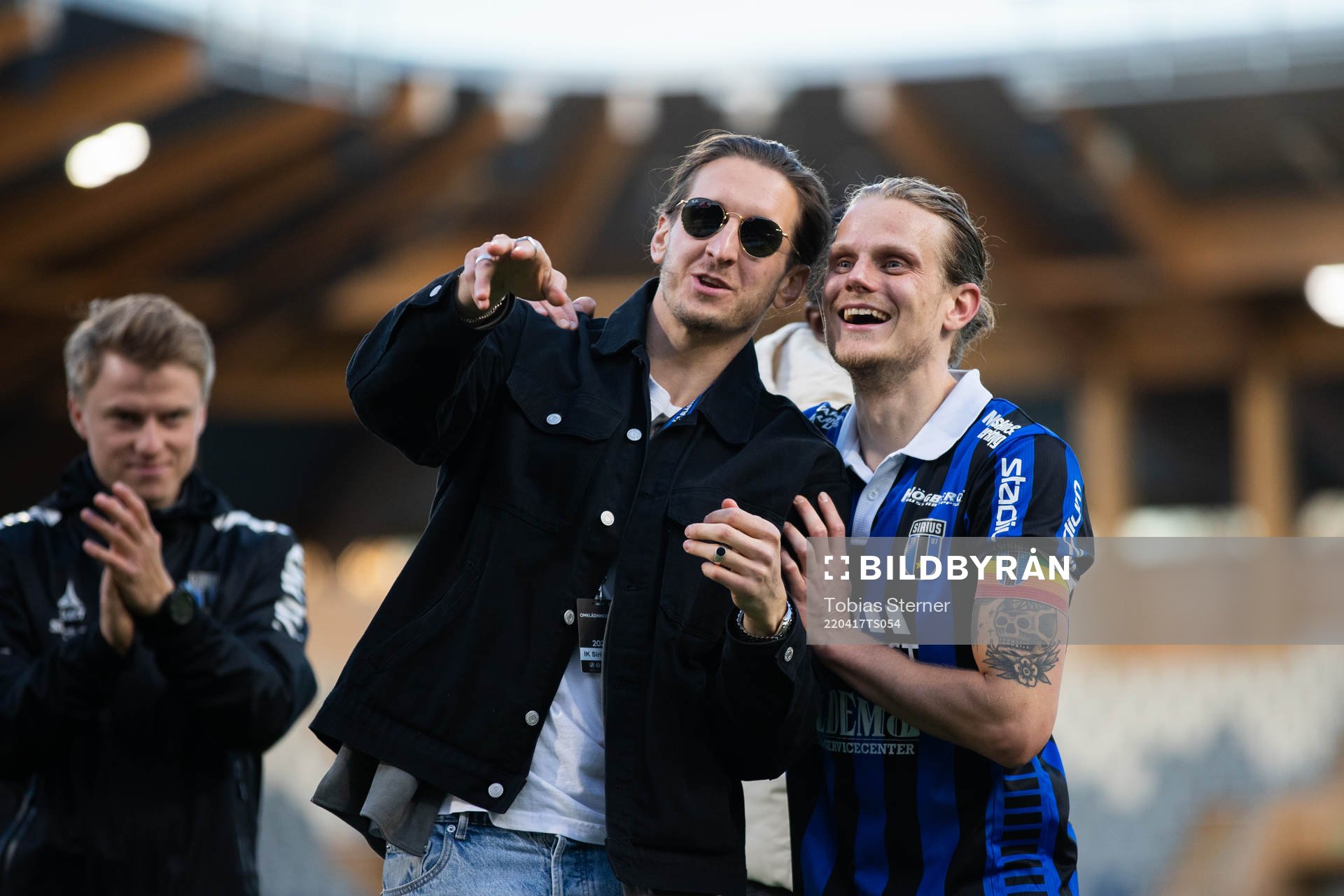 Sirius målvakt David Mitov Nilsson och Tim Björkström jublar efter fotbollsmatchen i Allsvenskan mellan Sirius och Helsingborg den 17 april 2022 i Uppsala.