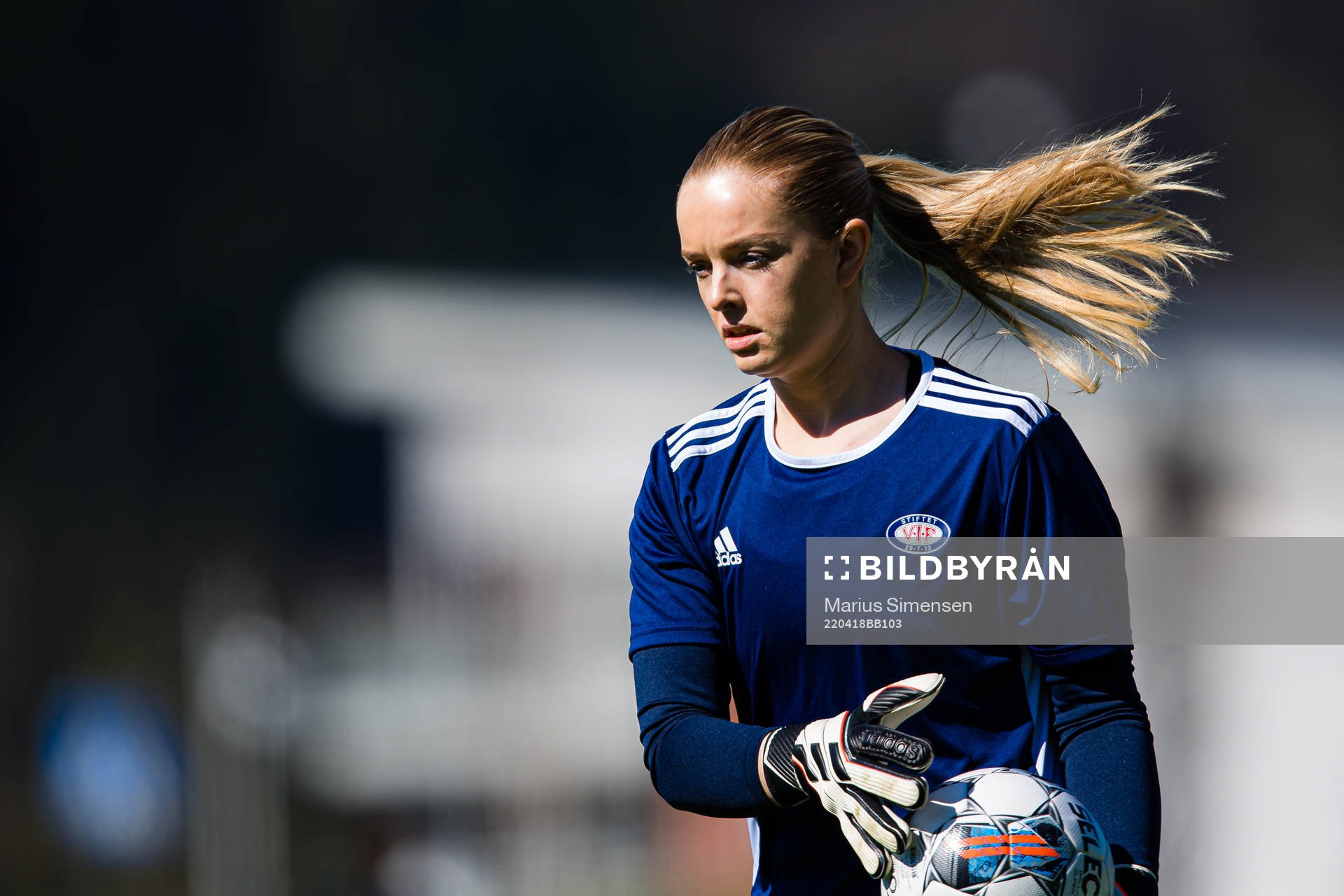 Guro Pettersen of Vålerenga warms up