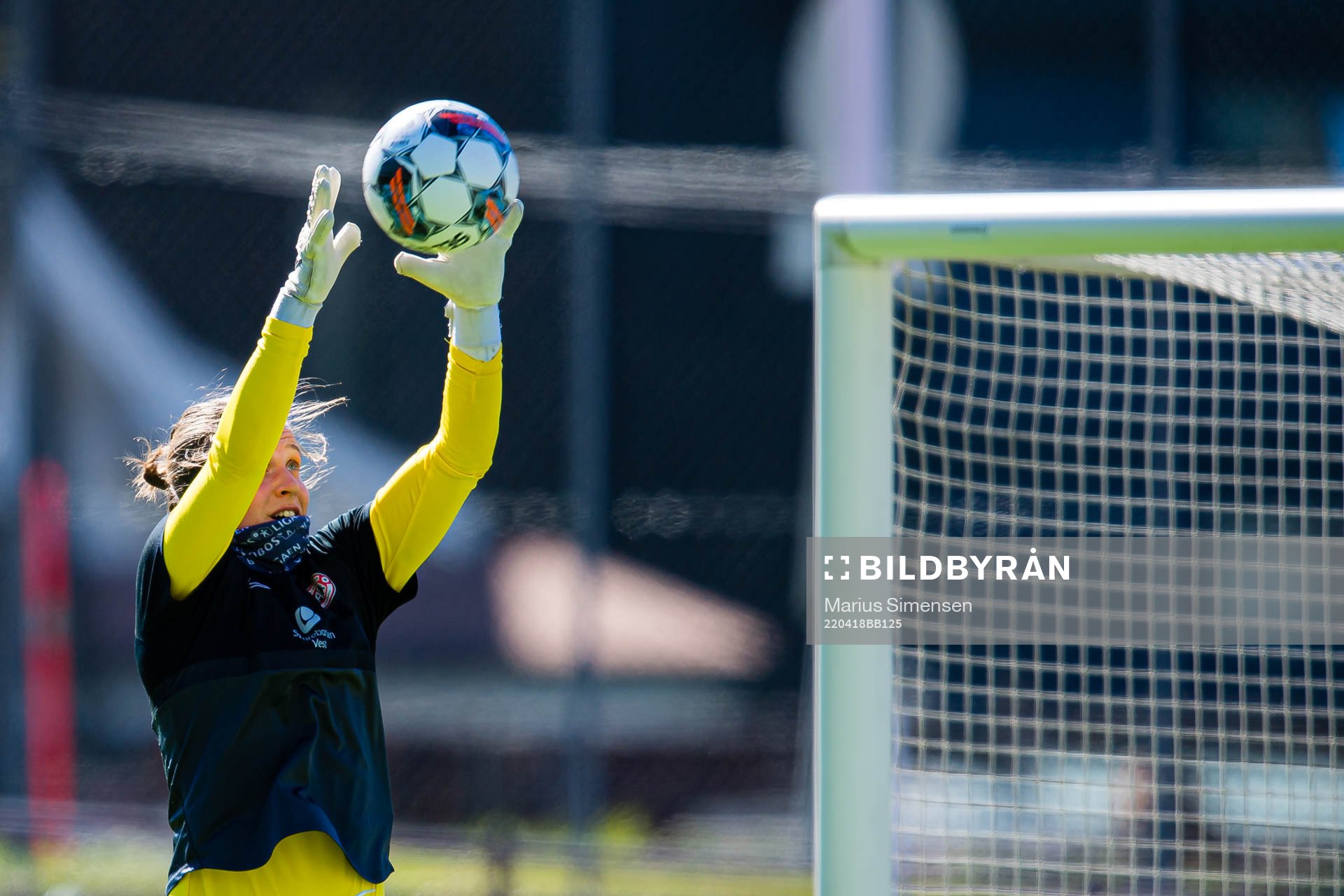 Ida Norstrøm of Arna-Bjørnar warms up