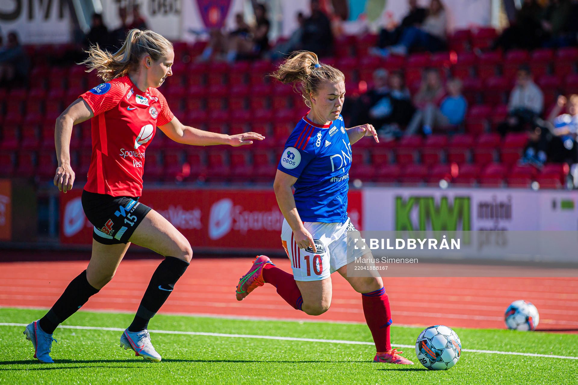 Kristina Herfindal Grøndal of Arna-Bjørnar and Olaug Tvedten of Vålerenga during the Toppserien football match between Arna-Bjørnar and Vålerenga on April 18, 2022 in Arna.