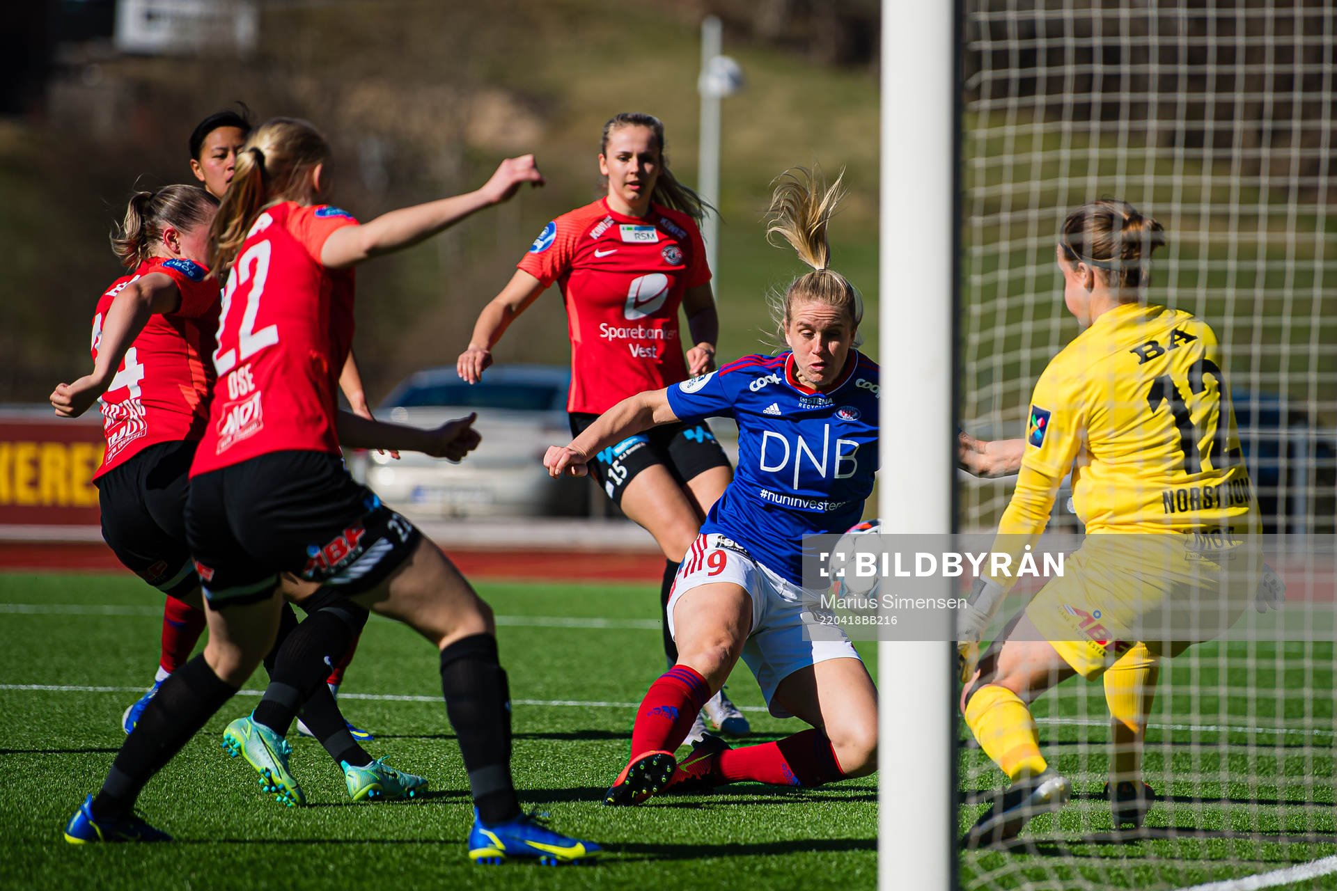 Elise Hove Thorsnes of Vålerenga scores the 0-1 goal