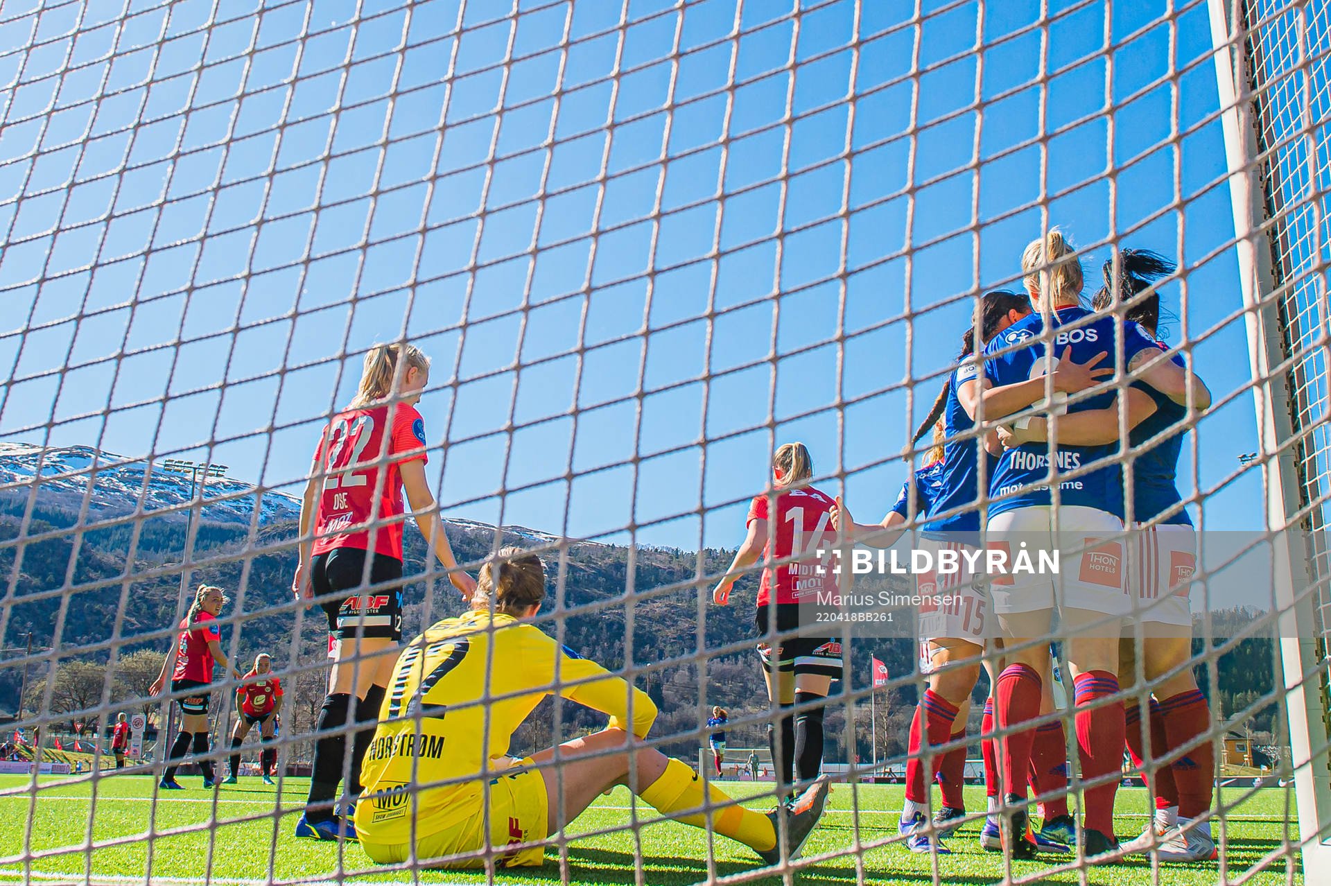 Elise Hove Thorsnes of Vålerenga celebrates