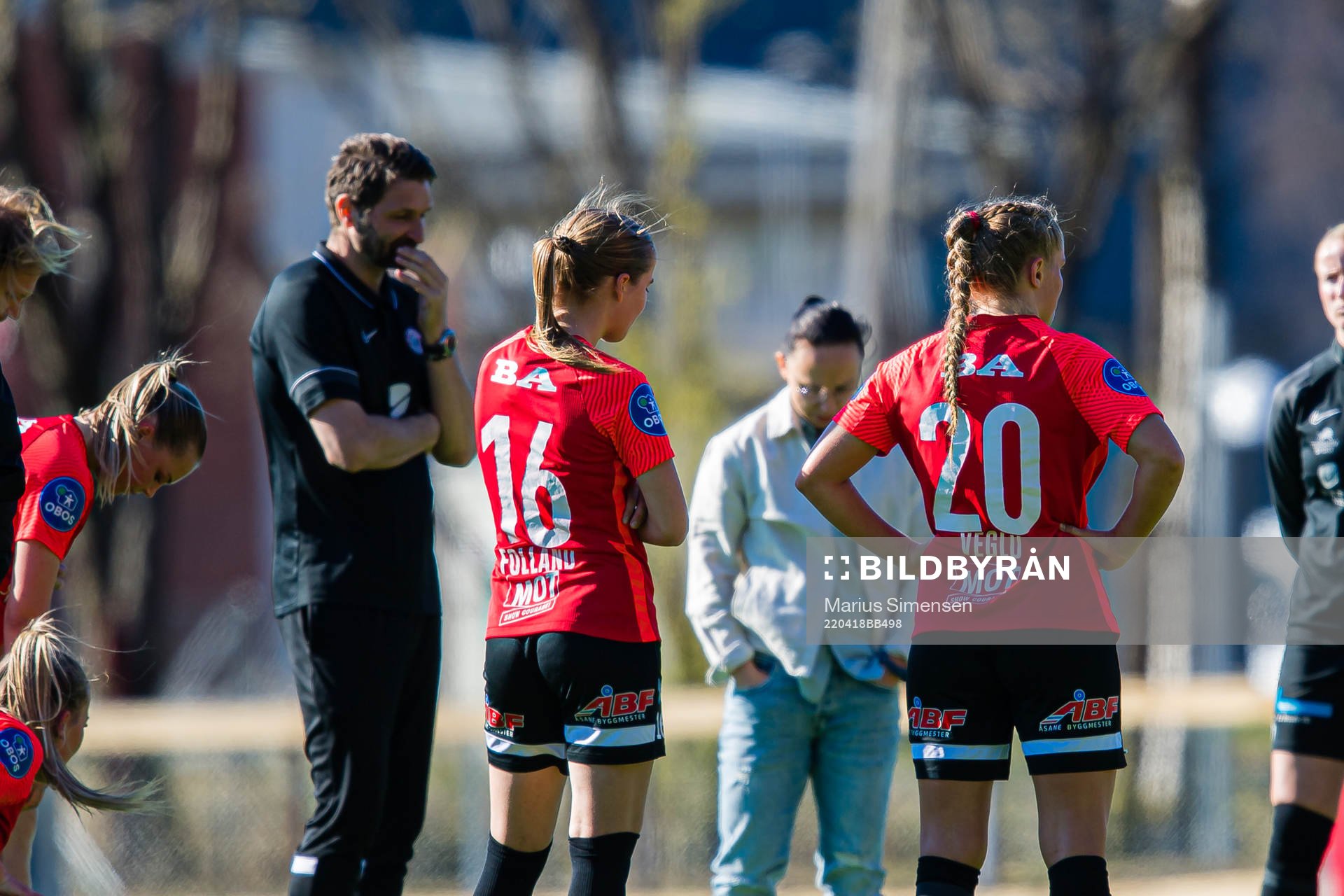 Øyvind Nordtveit, head coach of Arna-Bjørnar, Mina Bell