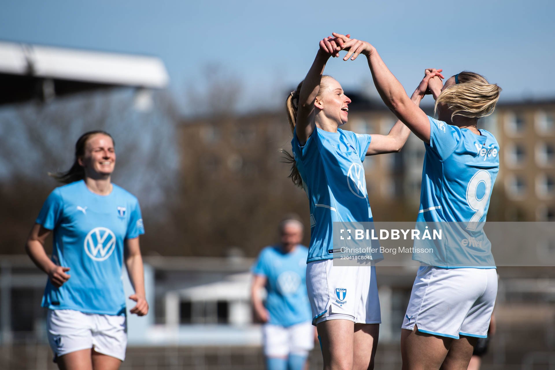 Malmö FFs Sofia Anker Kofoed och Madeleine Hejde jublar
