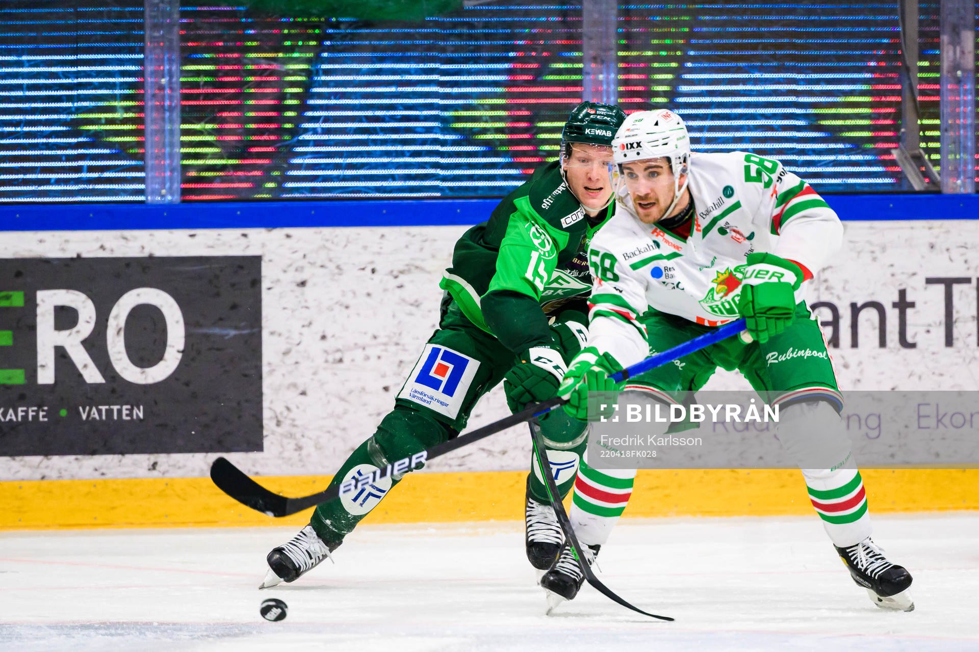 Färjestads Gustav Rydahl och Rögles Ryan McKiernan