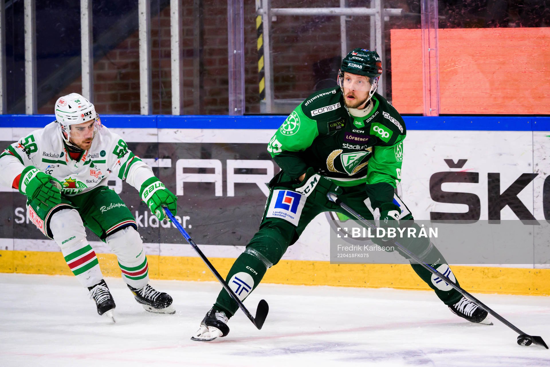 Rögles Ryan McKiernan och Färjestads Jacob de la Rose