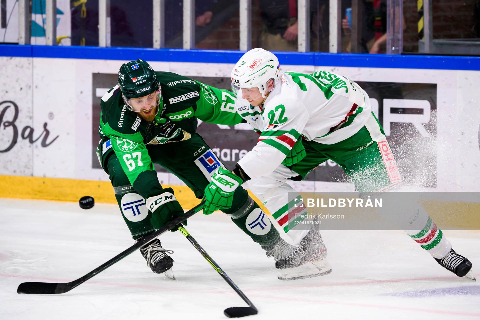 Färjestads Pontus Widerström och Rögles Samuel Jonsson