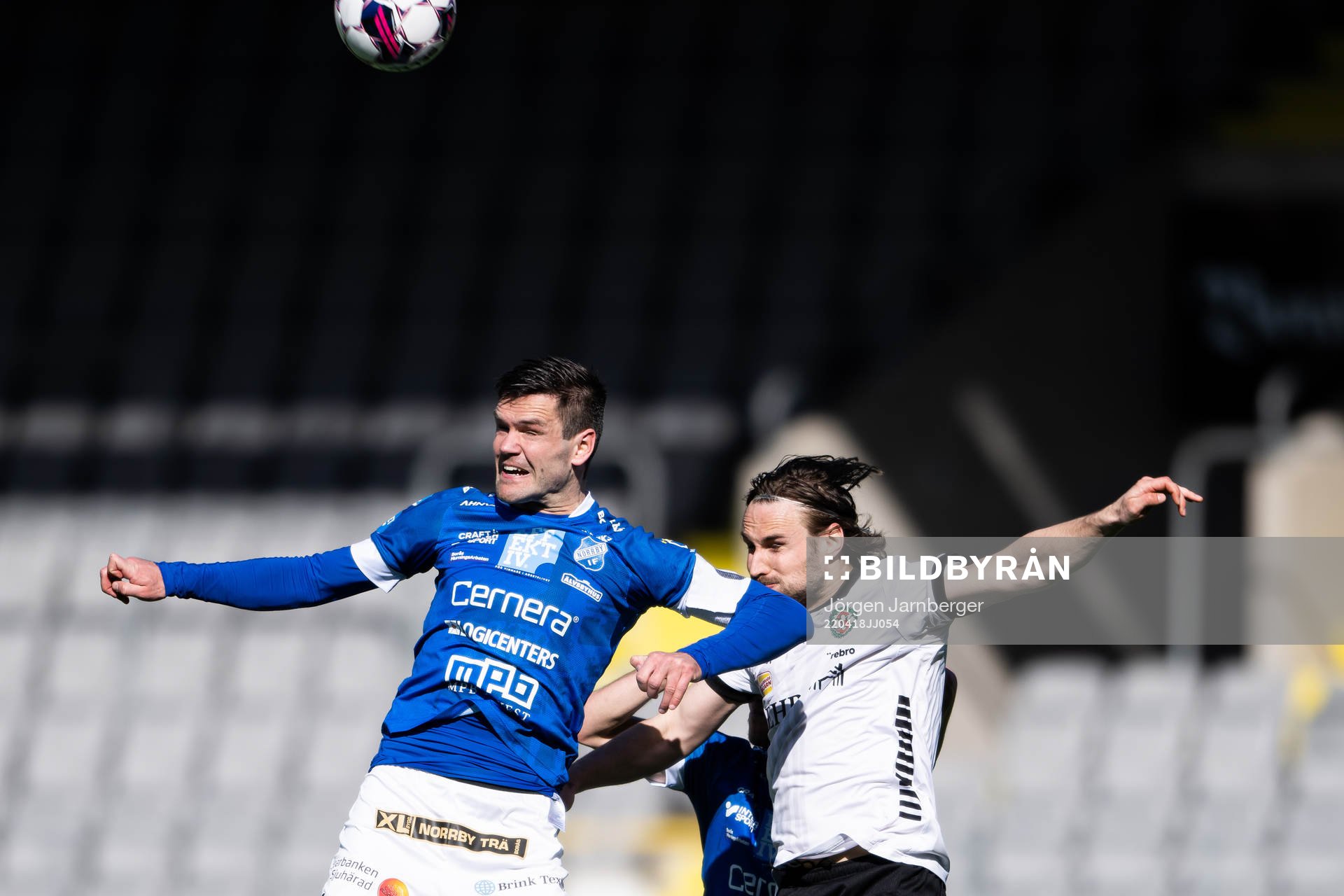 Norrbys Ivo Dominik Pekalski och Örebros Kevin Walker