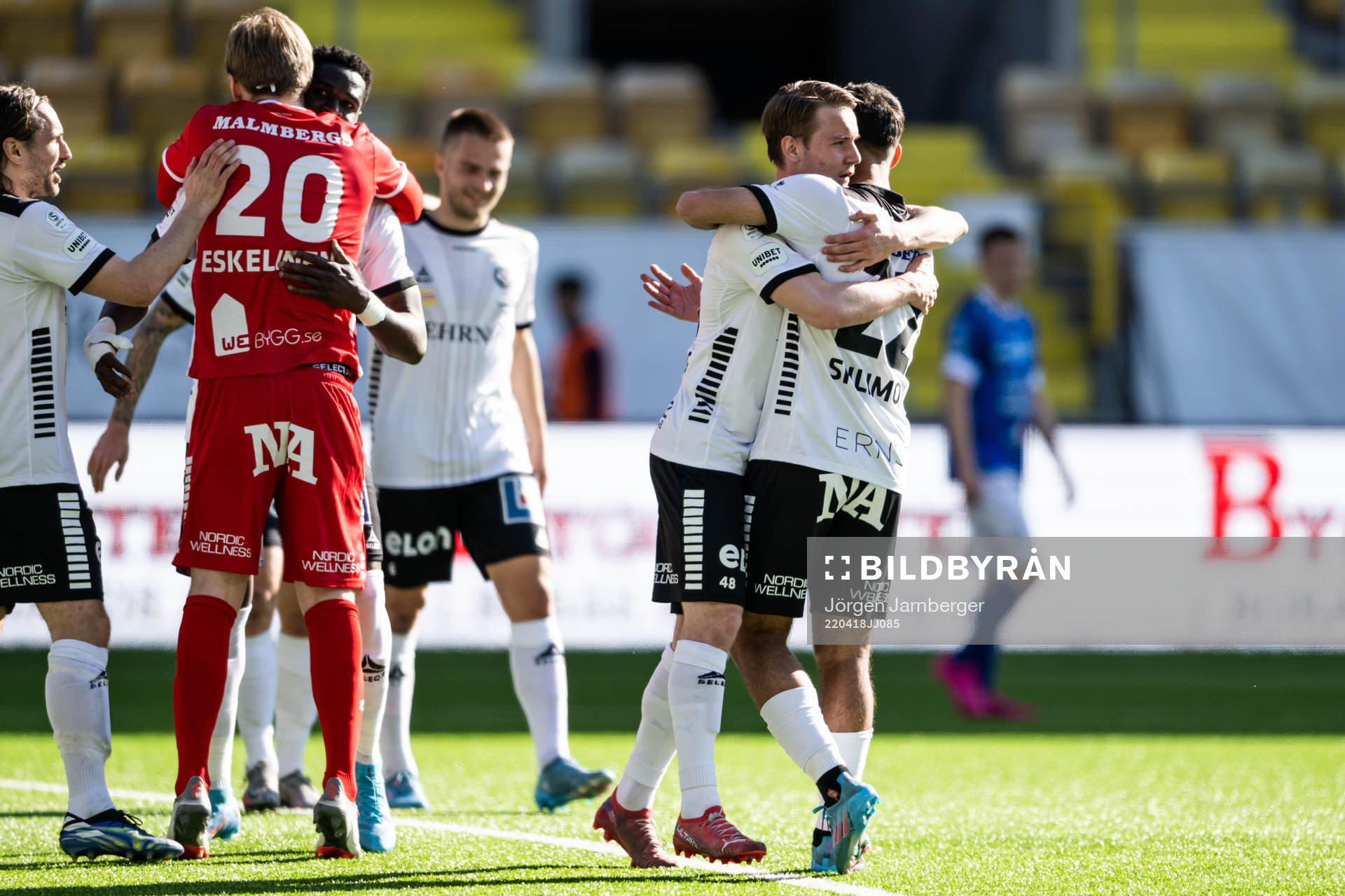 Örebros Noel Milleskog jublar med Lucas Shlimon