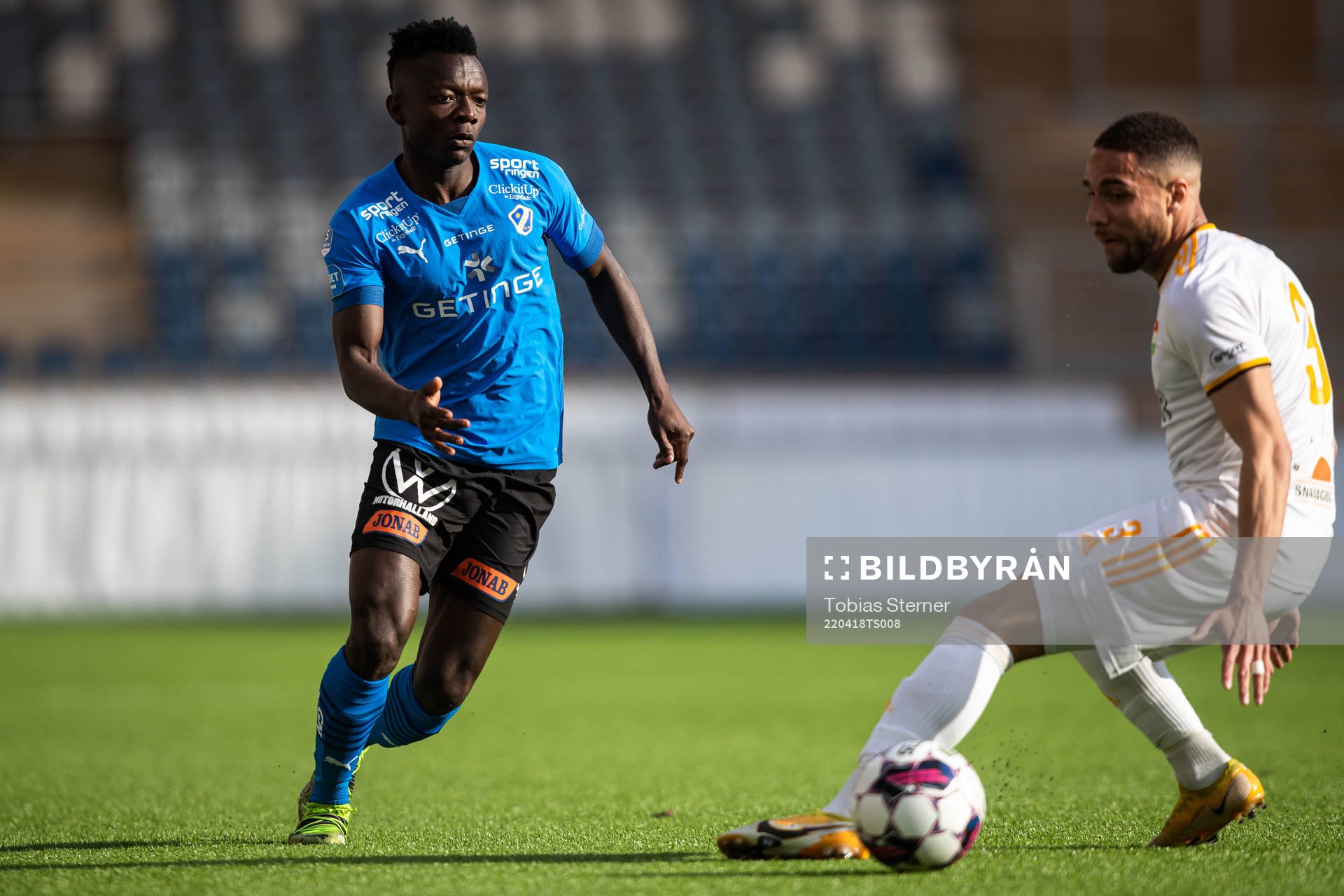 Halmstads Thomas Boakye och Dalkurds Alex Simovski