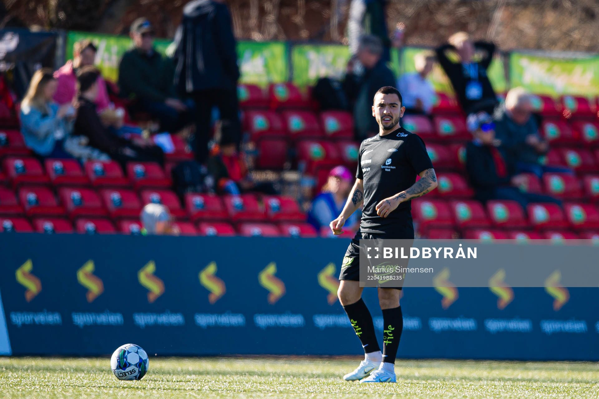 Niklas Fernando Nygaard Castro of Brann warms up