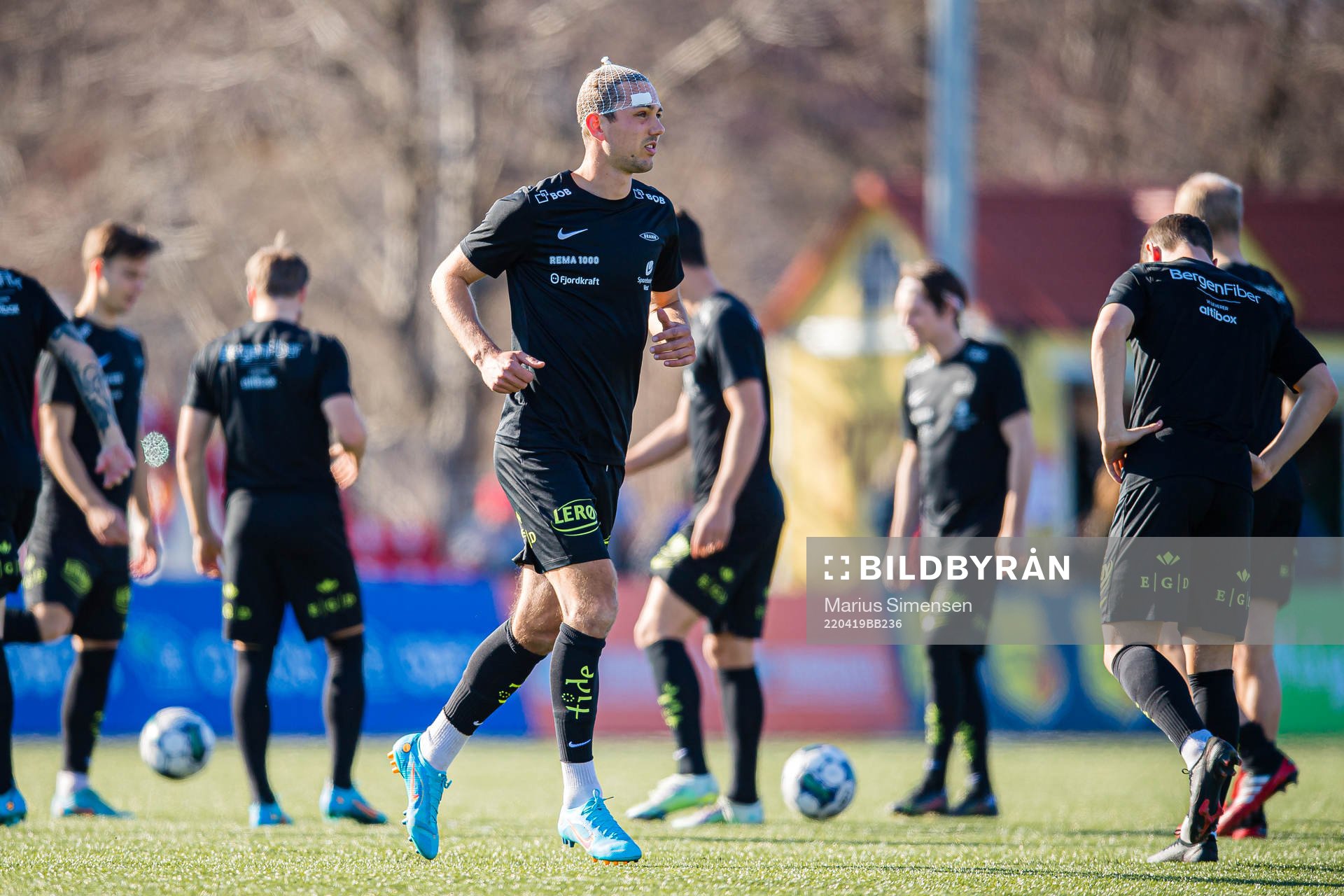 Fredrik Pallesen Knudsen of Brann warms up