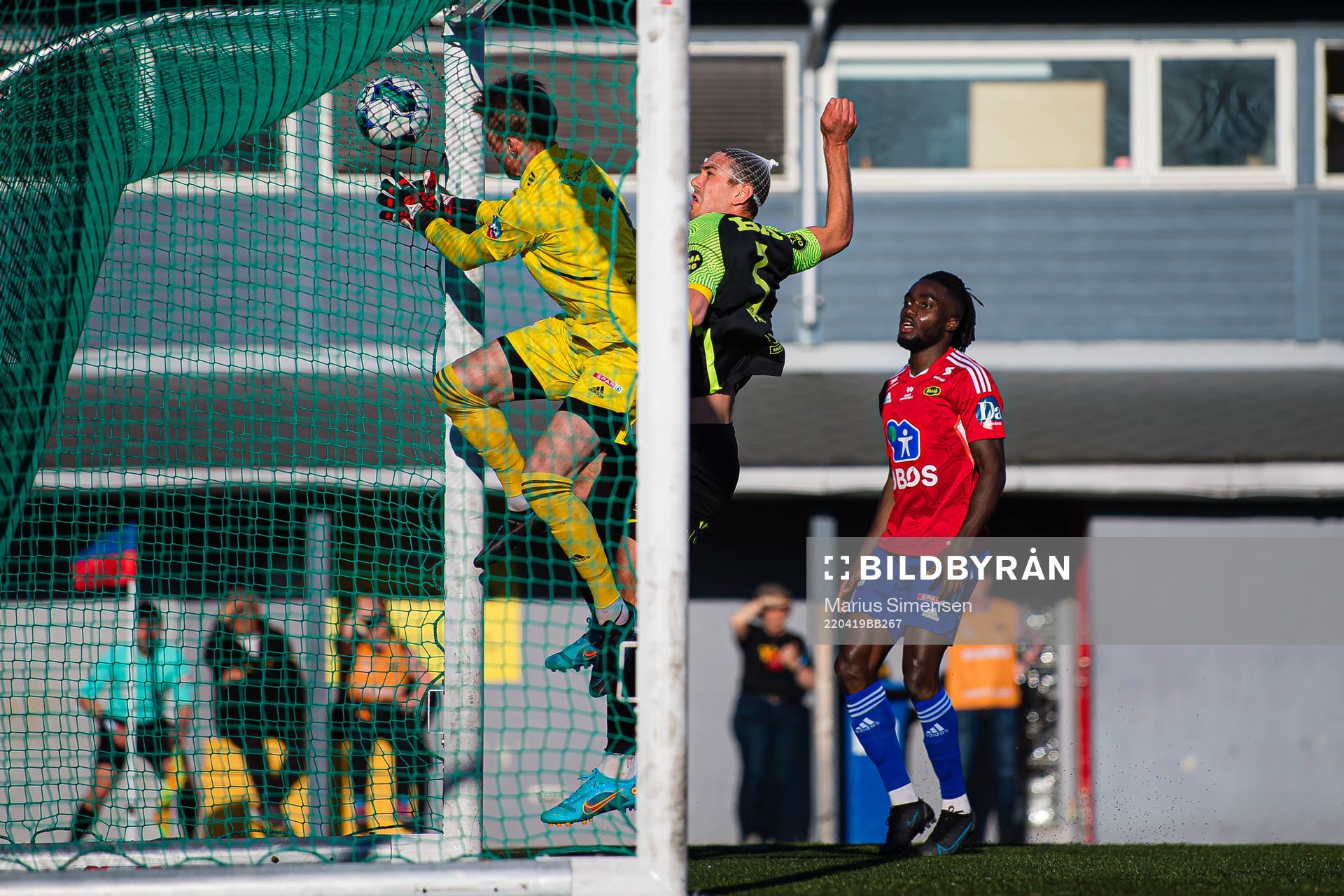 Fredrik Pallesen Knudsen of Brann scores the 0-1 goal