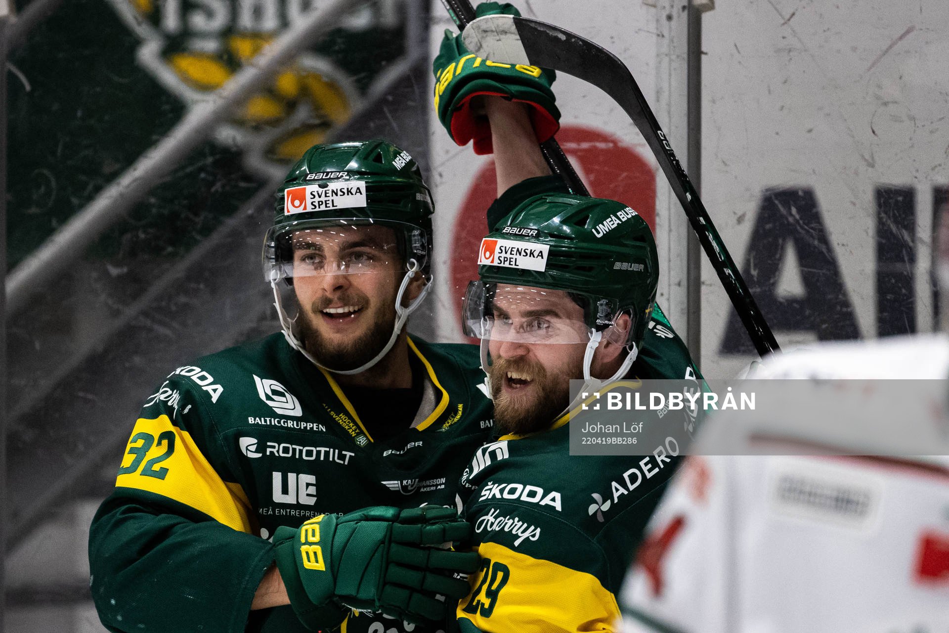 Björklövens Jacob Olofsson och Alexander Wiklund jublar