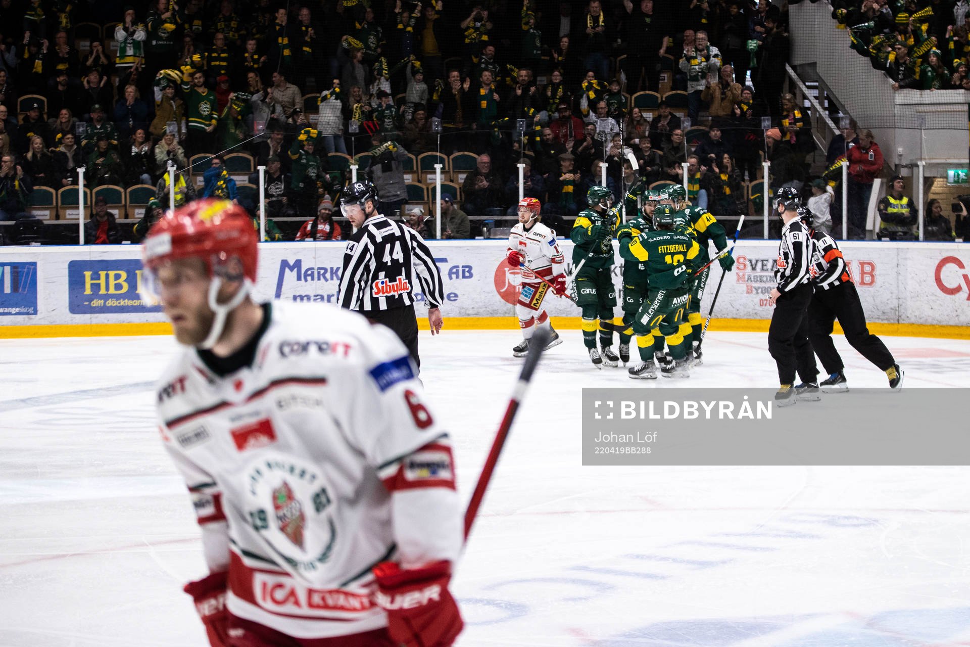Björklövens spelare jublar