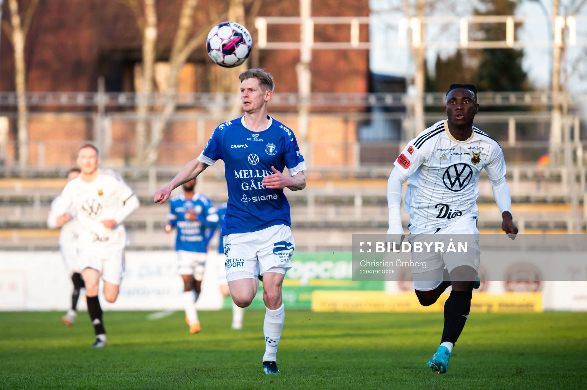 Trelleborgs Fritiof Björkén och Östersunds Jordan Attah