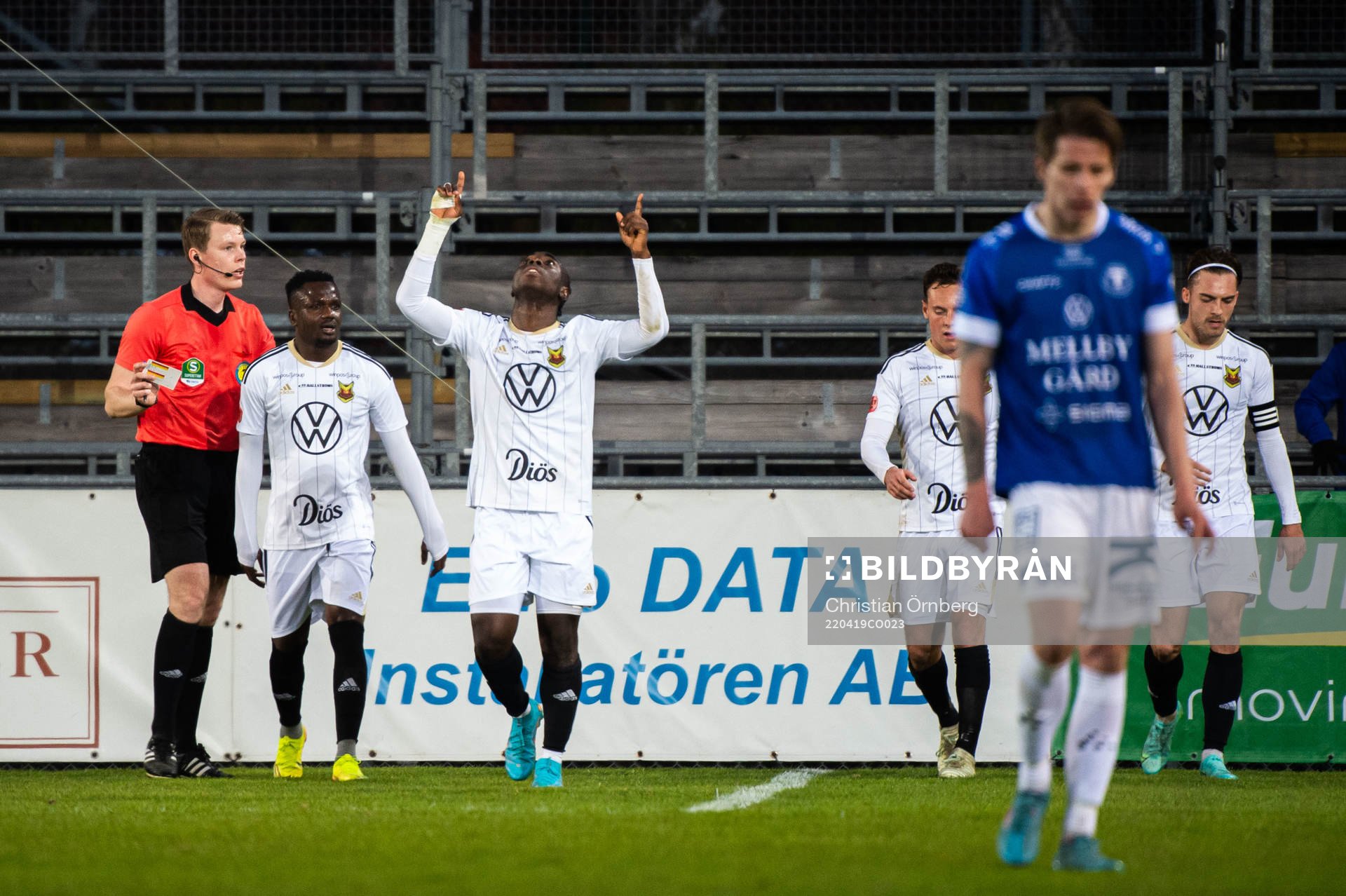 Östersunds Jordan Attah Kadiri jublar efter 1-1 under fotbollsmatchen i Superettan mellan Trelleborg och Östersund den 19 april 2022 i Trelleborg.