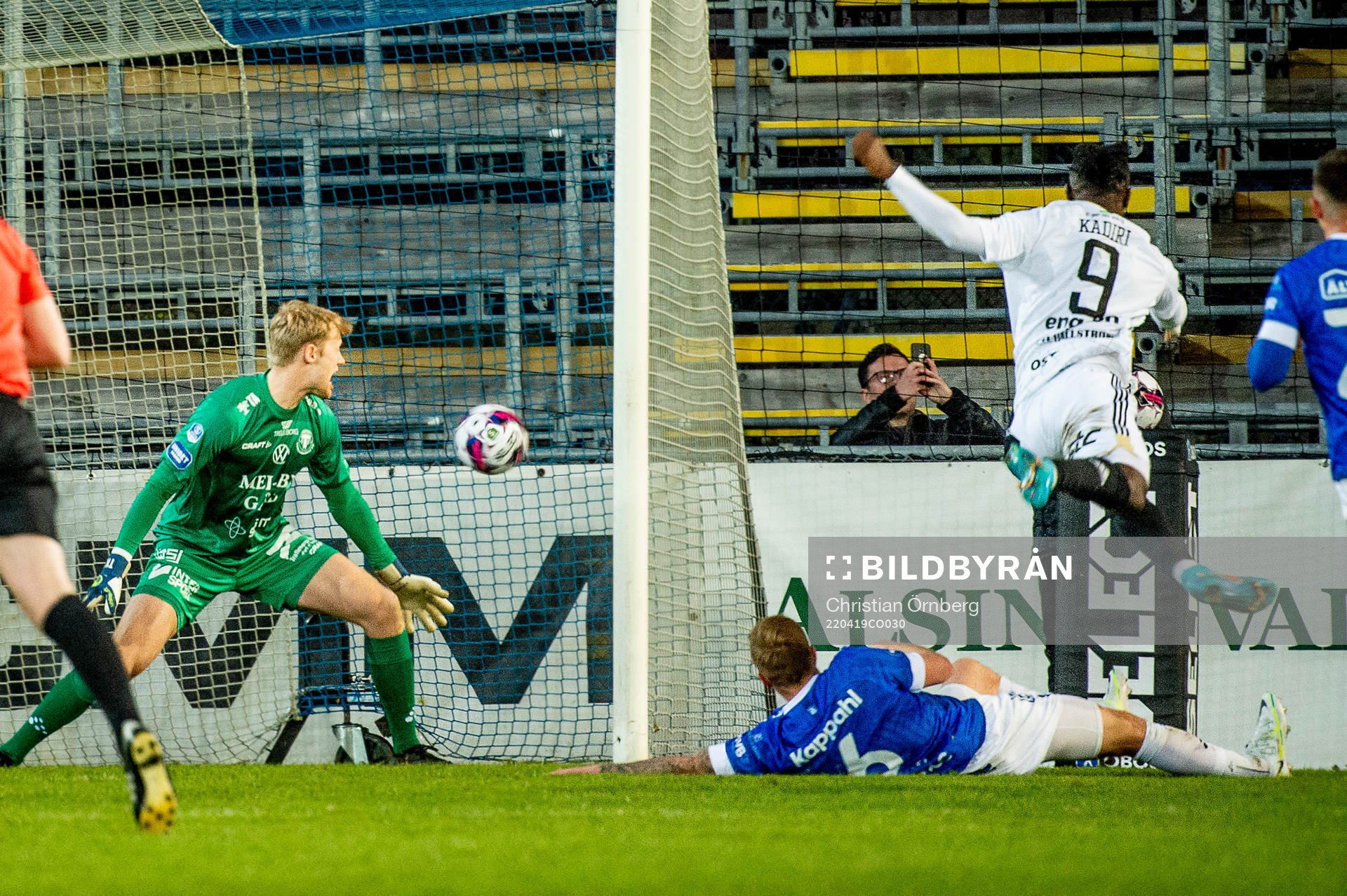 Östersunds Jordan Attah Kadiri sätter 1-1 på Trelleborgs