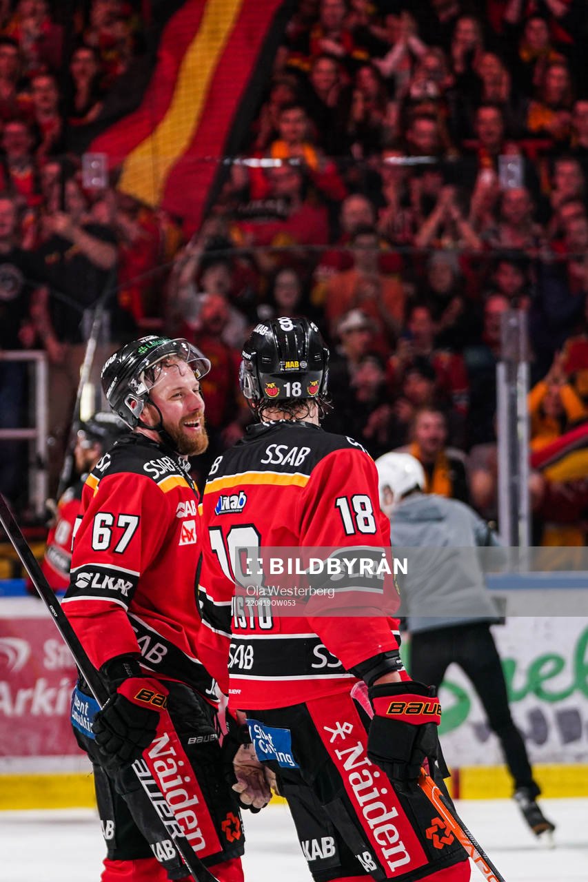 Luleås Linus Omark och Sami Lepistö jublar