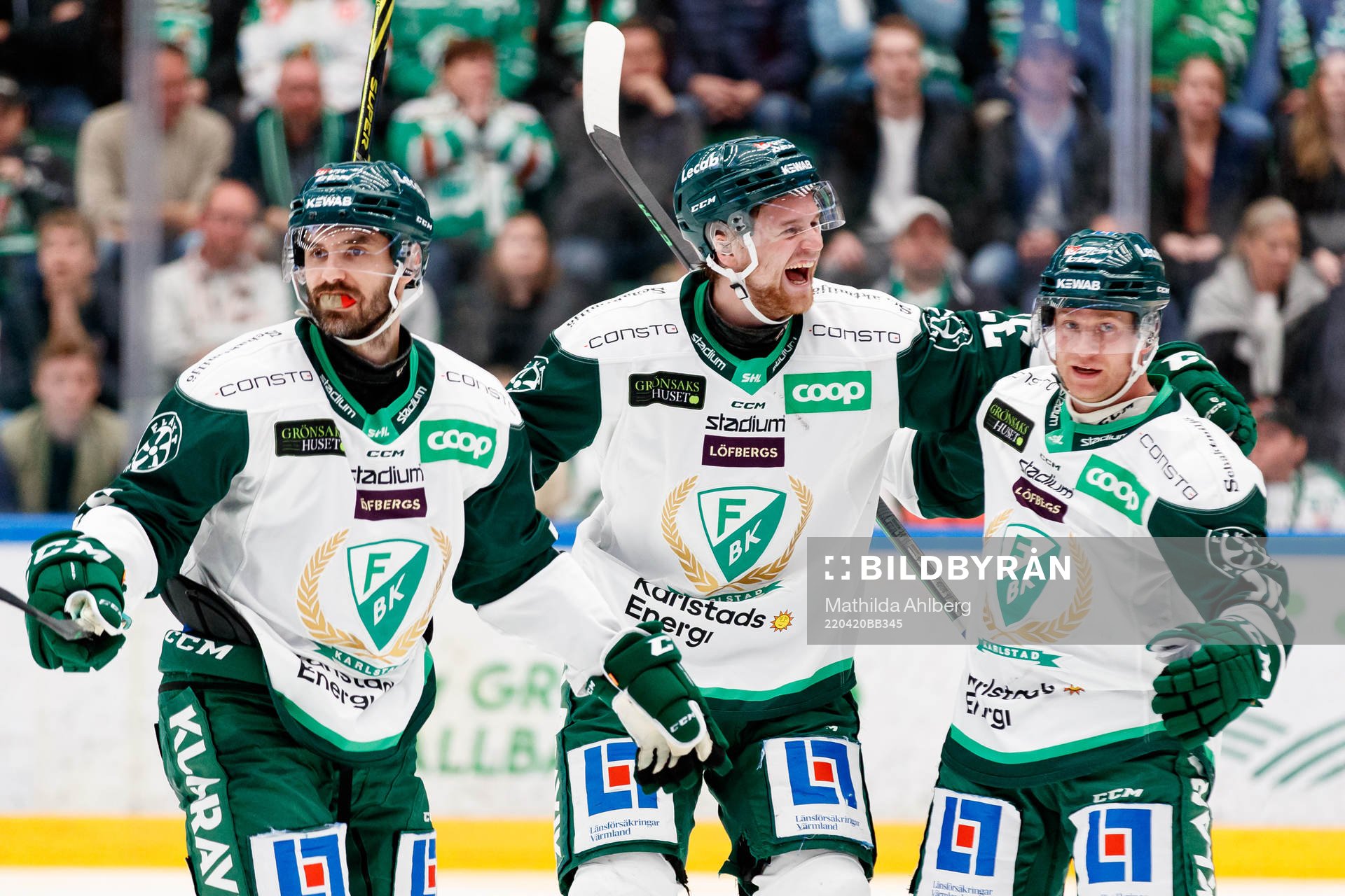 Färjestads Adam Ginning jublar