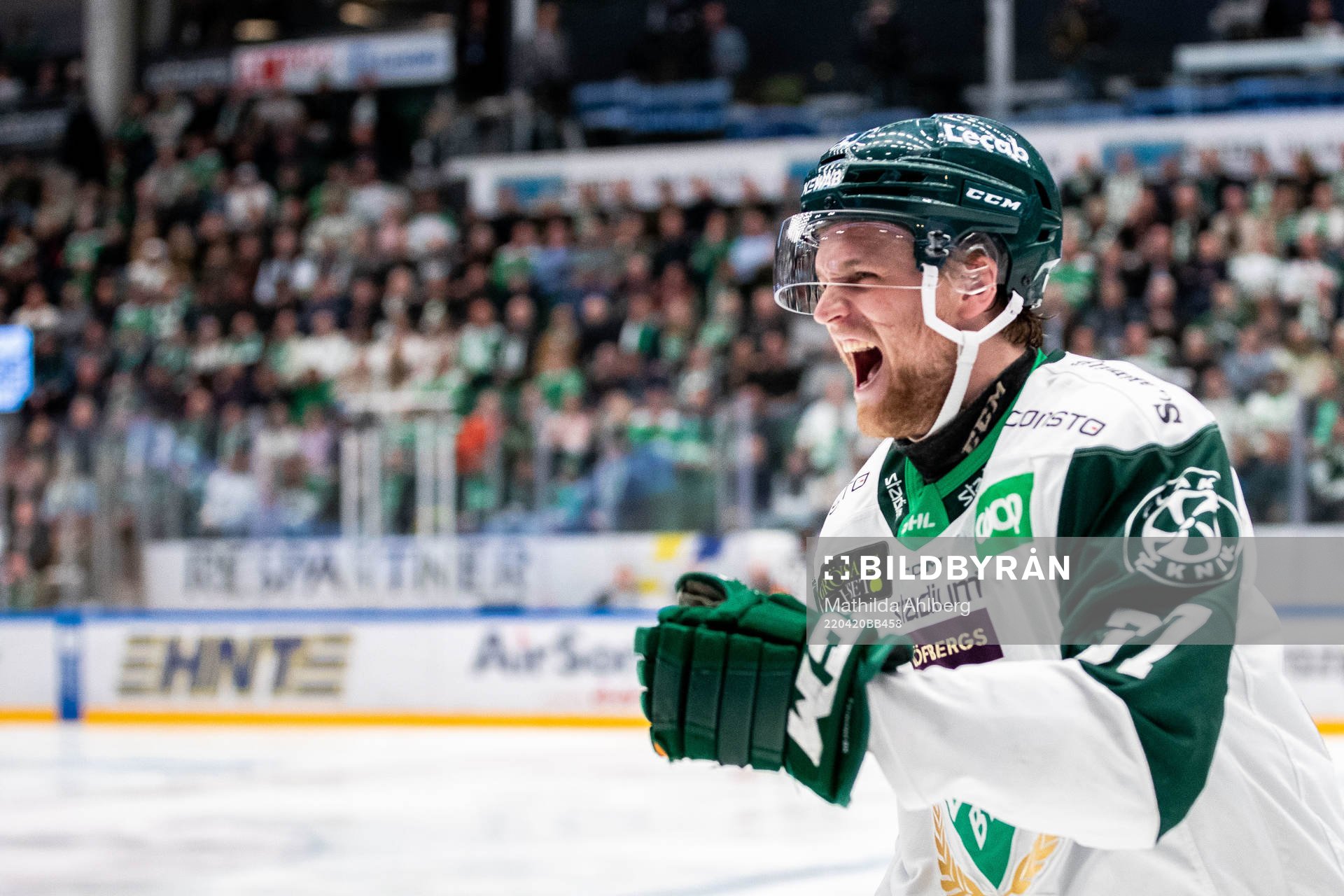 Färjestads Adam Ginning jublar