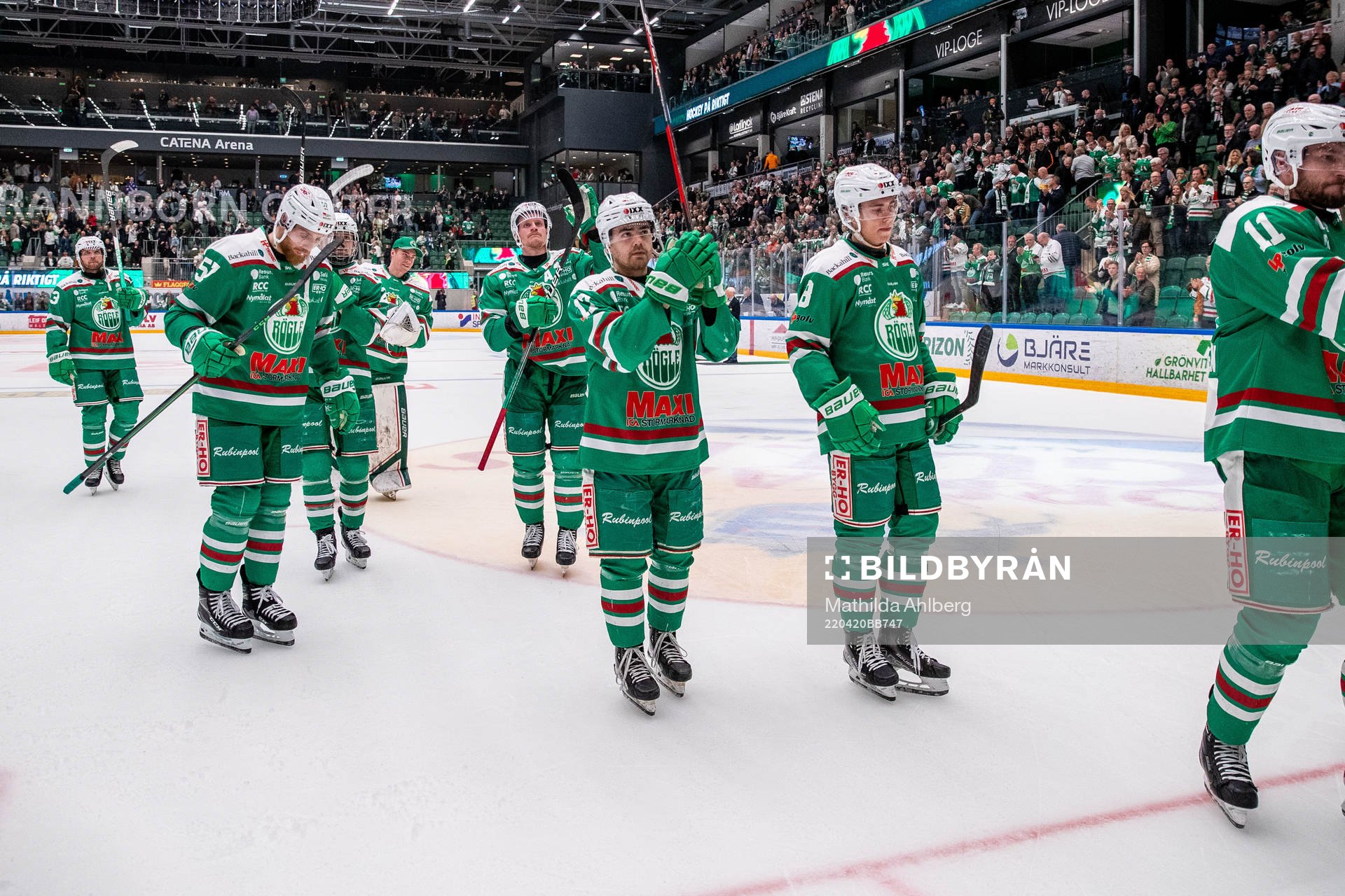 Rögles spelare jublar