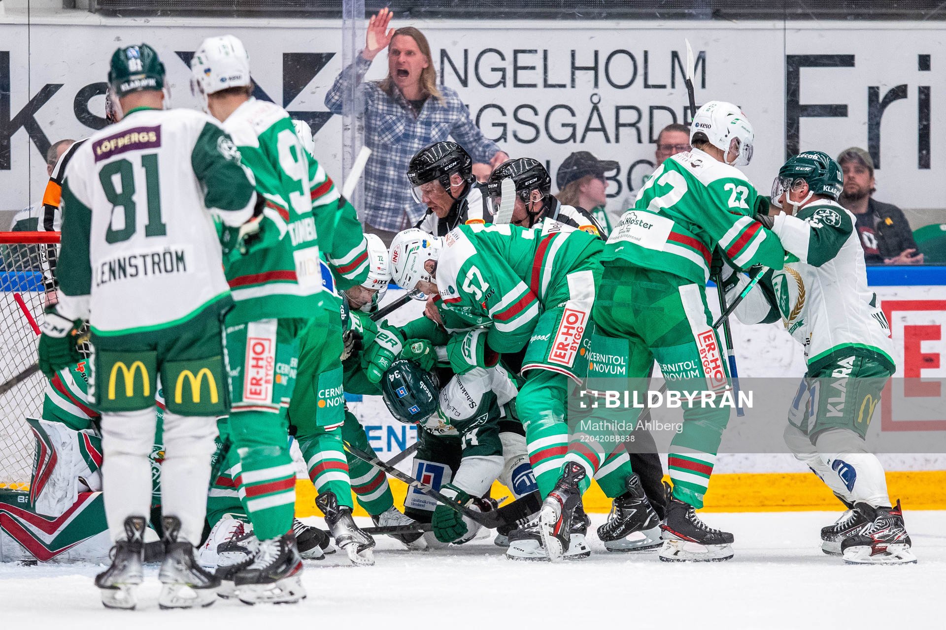 Rögles Vojtech Mozik i bråk med Färjestads Michael