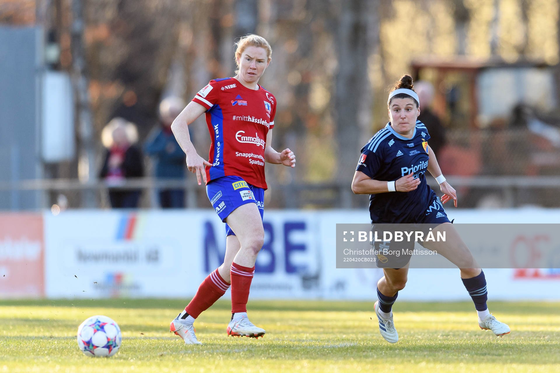 Vittsjös Clare Polkinghorne och Djurgårdens Hayley Dowd