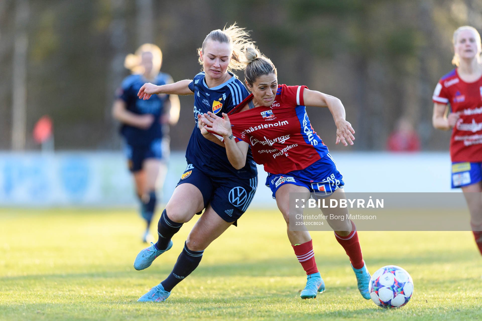 Djurgårdens Tove Almqvist och Vittsjös Katrina Gorry