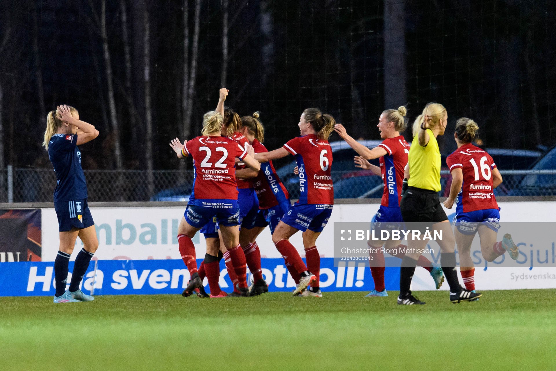 Vittsjös Nellie Persson jublar