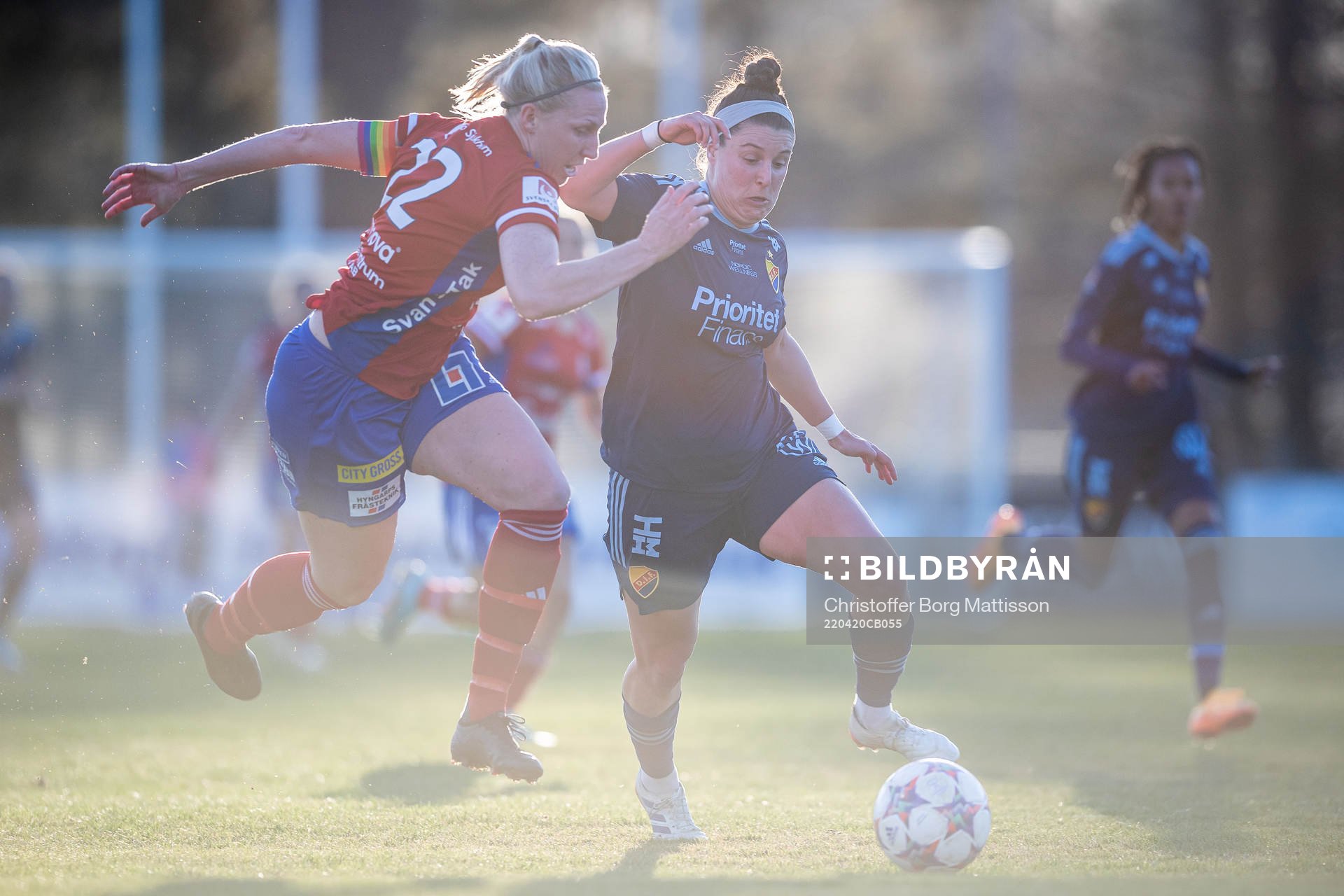 Vittsjös Sandra Adolfsson och Djurgårdens Hayley Dowd