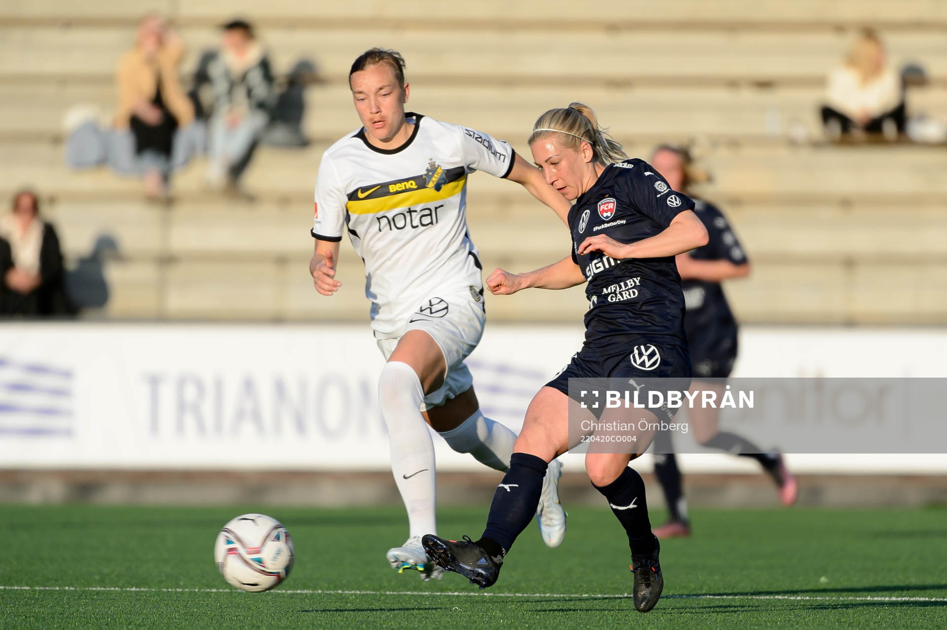 s Jenny Danielsson och Rosengårds Mia Persson