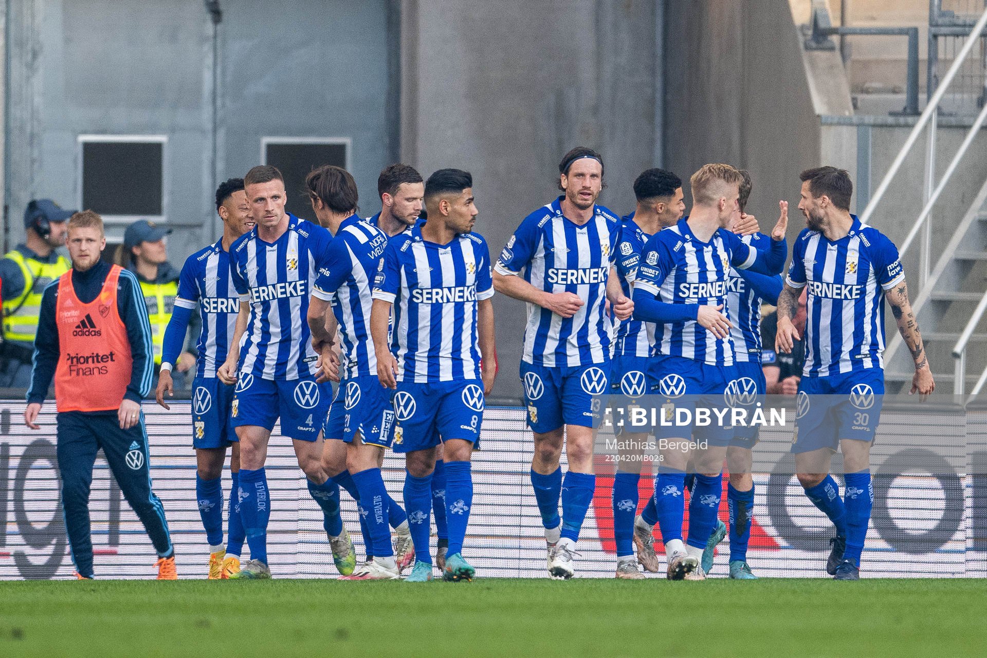 IFK Göteborgs Gustaf Norlin jublar med lagkamrater