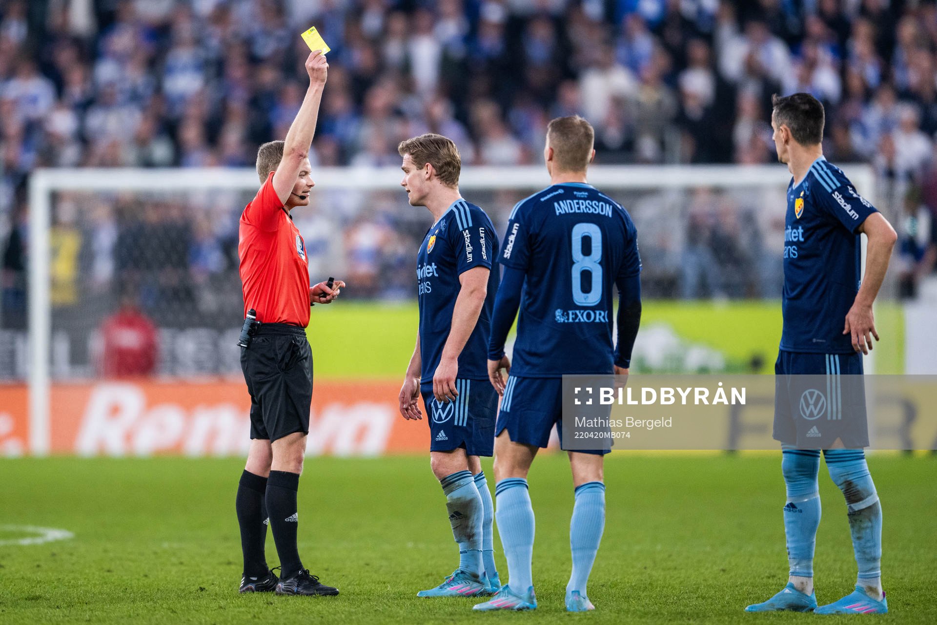 domare Fredrik Klitte varnar Djurgårdens Hampus Finndell