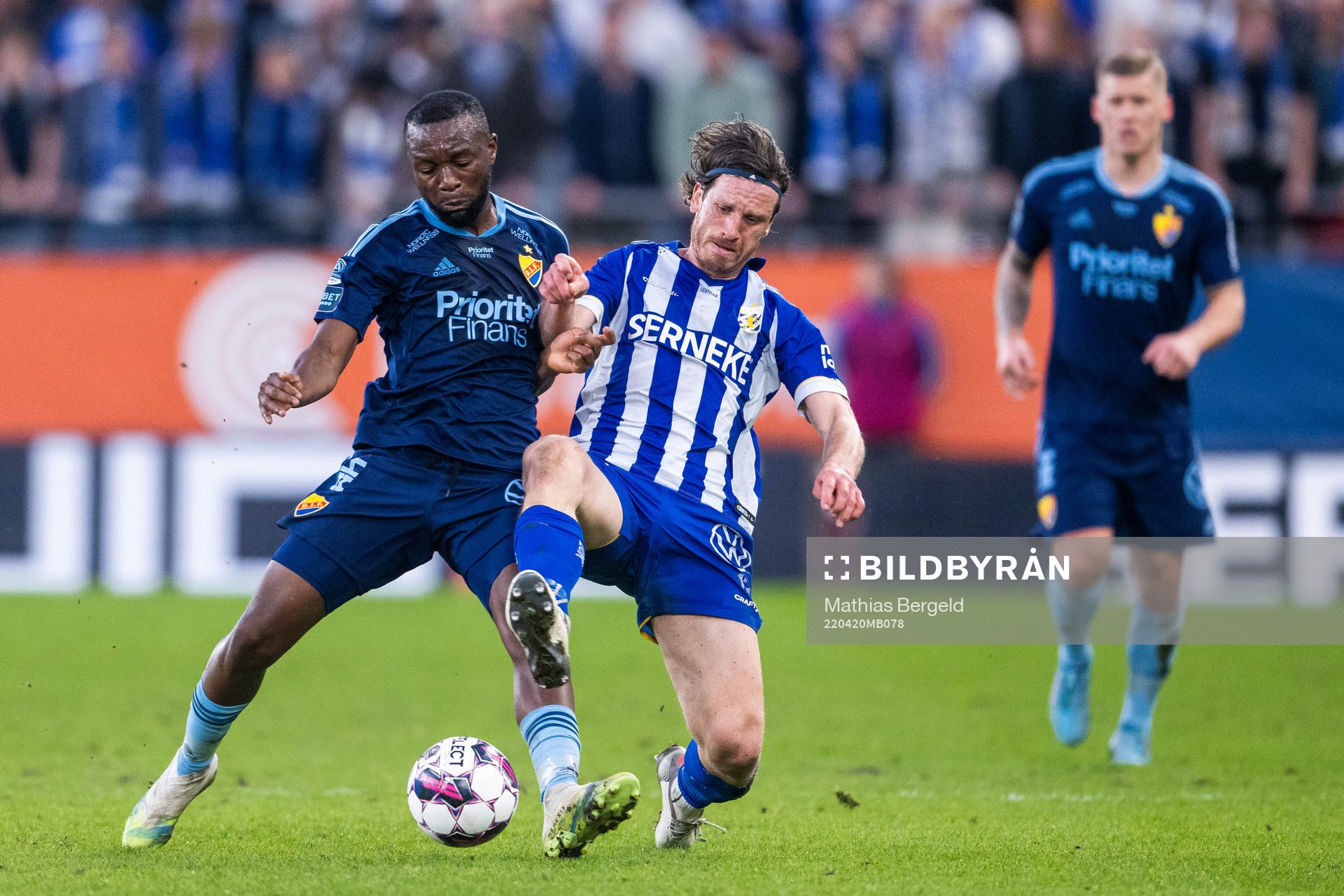 Djurgårdens Emmanuel Banda och IFK Göteborgs Gustav