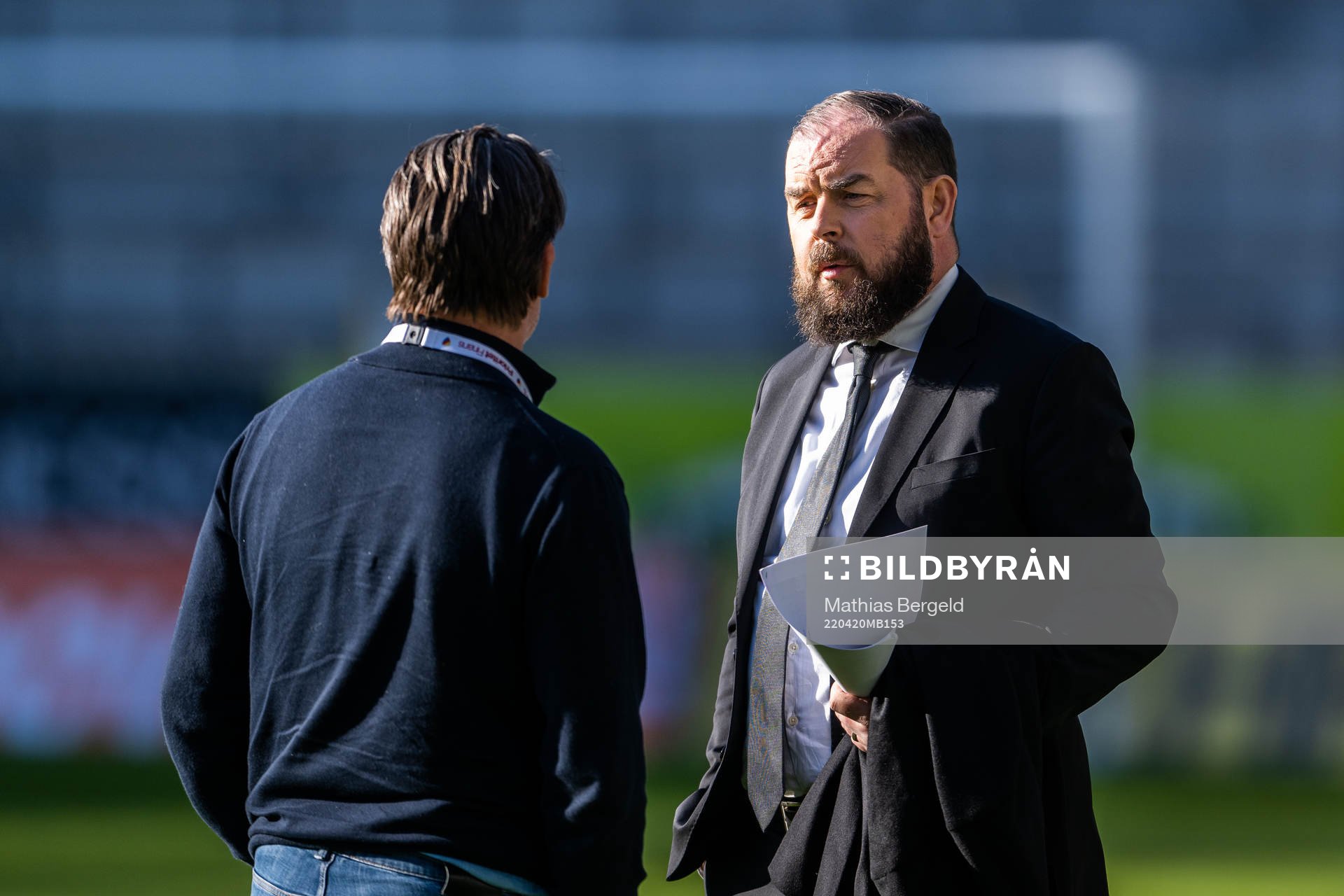 Djurgårdens sportchef Bosse Andersson pratar med