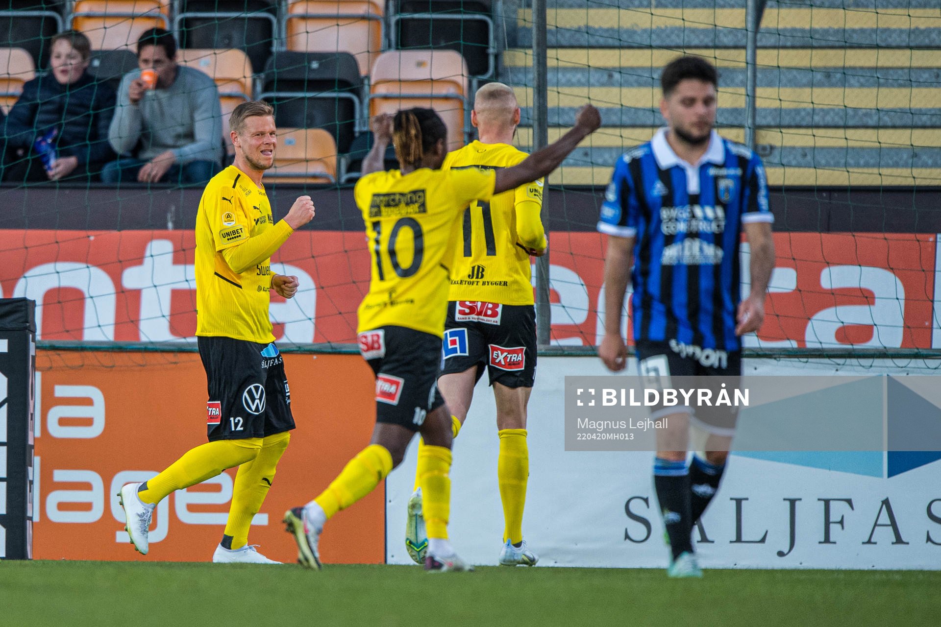 Mjällbys David Löfquist  jublar