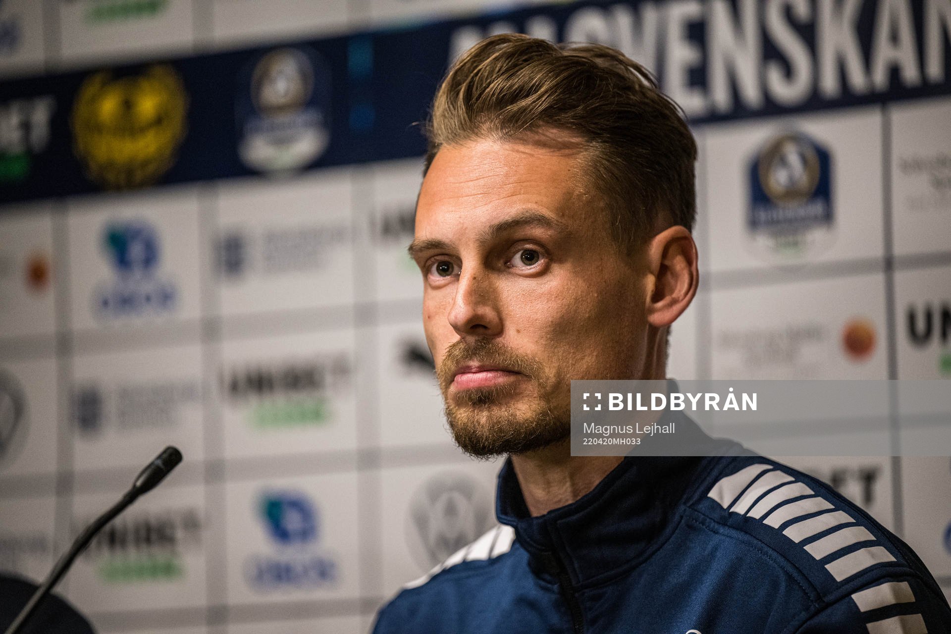 Sirius tränare Daniel Bäckström deppar