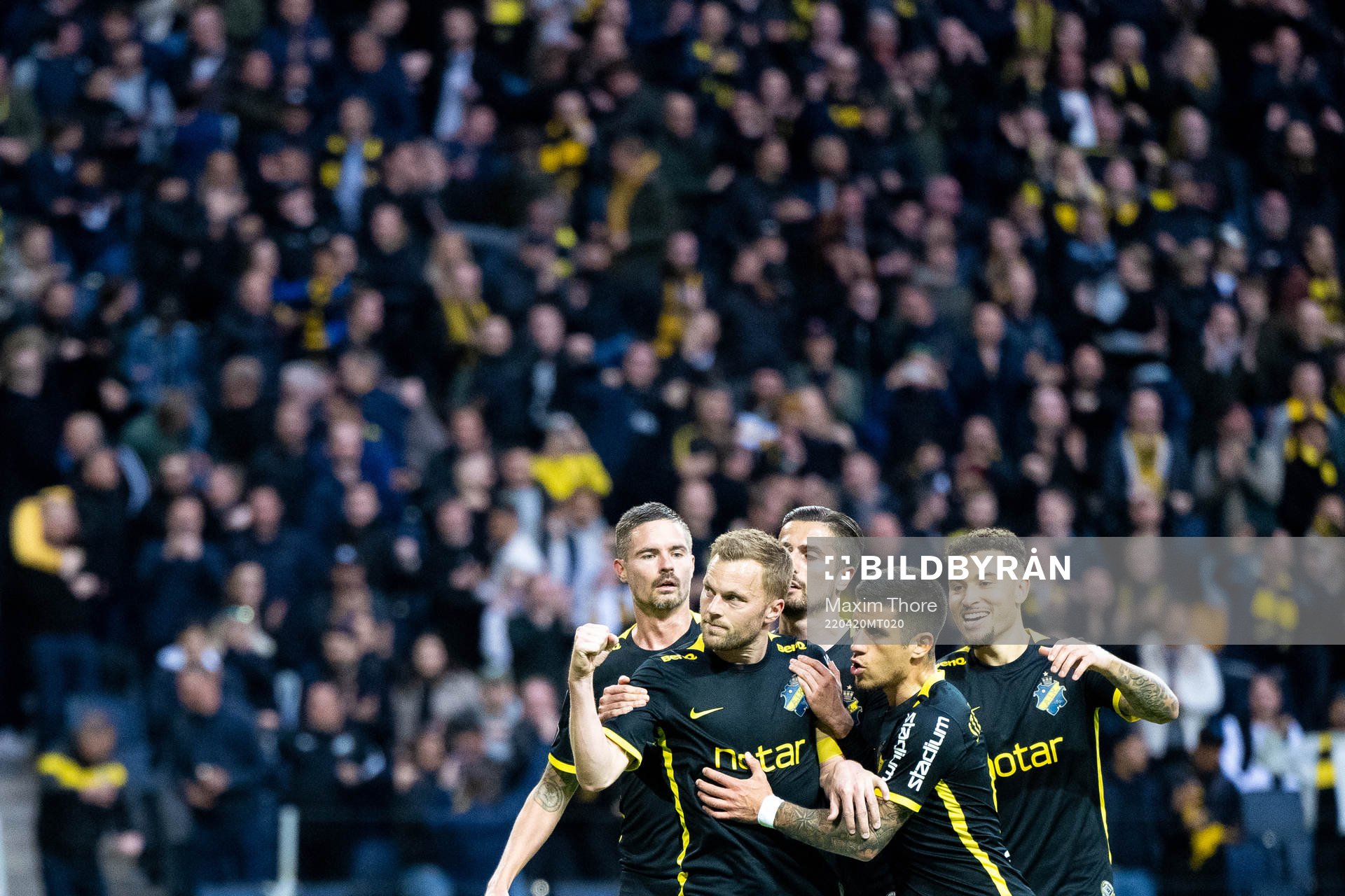 s Sebastian Larsson jublar