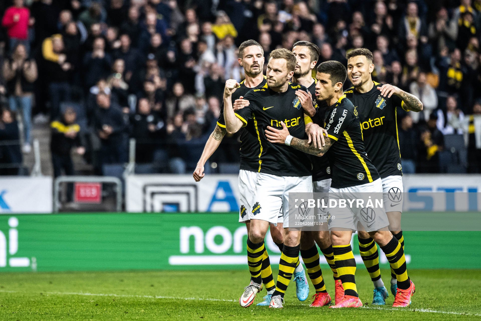 s Sebastian Larsson jublar