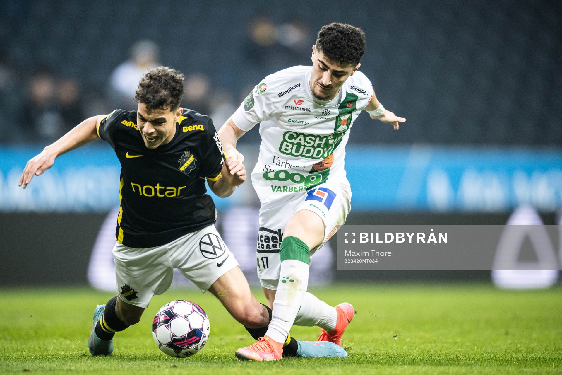 s Yasin Ayari och Varbergs Ismet Lushaku