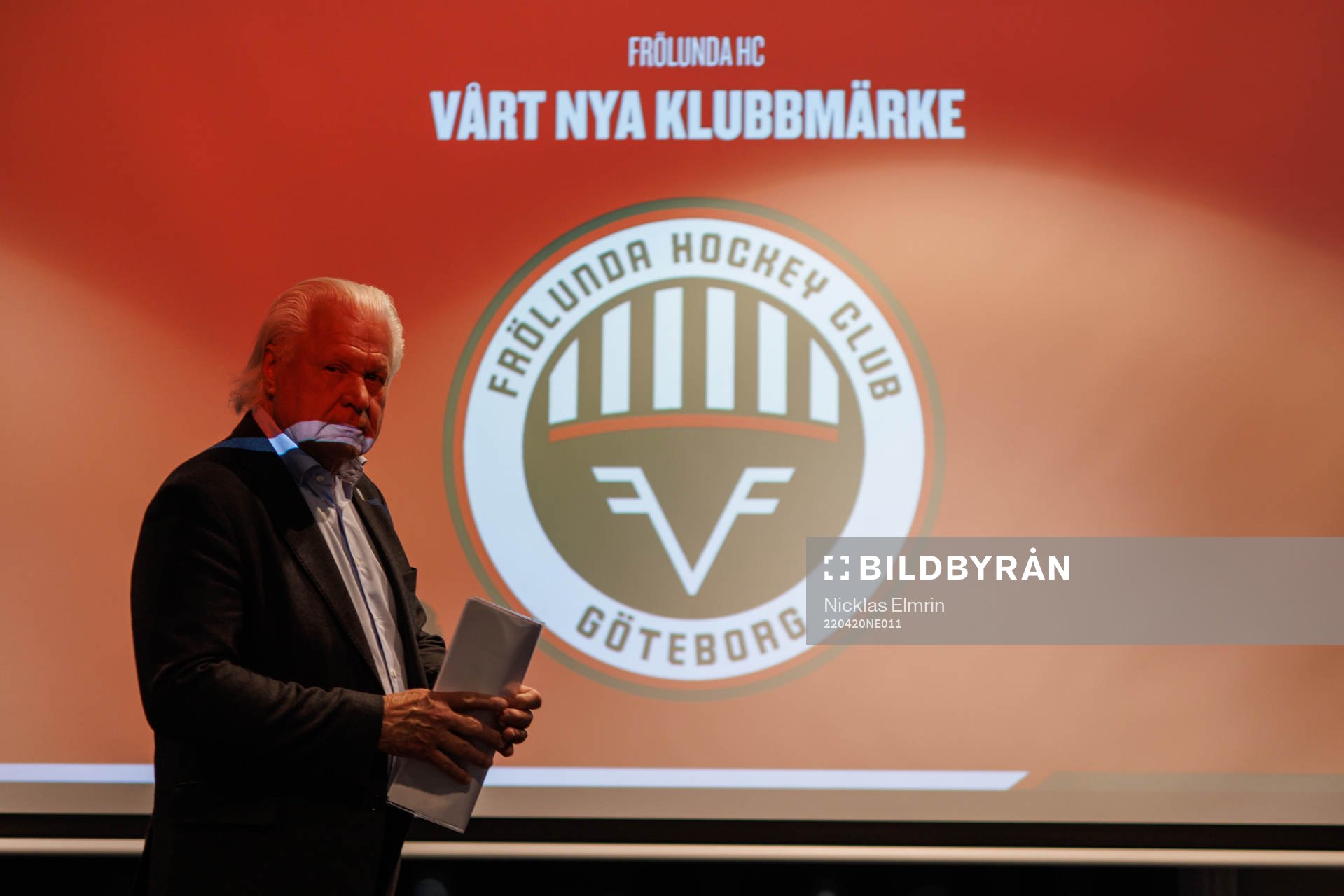 Ordförande Mats Grauers och det vinnande bidraget till